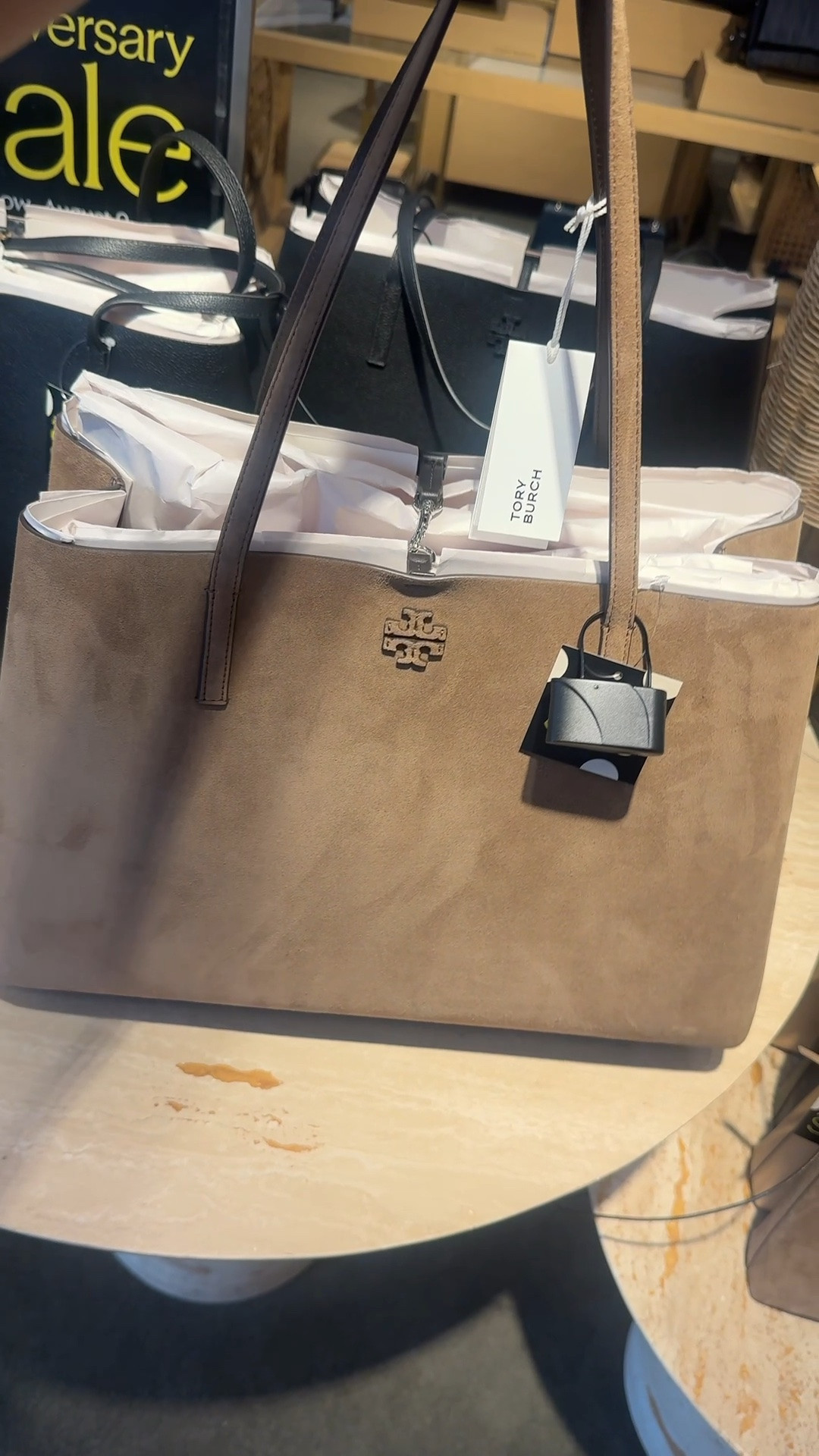 This Tory Burch bag would be perfect as a workwear bag! It’s big and great quality! 
Nordstrom anniversary sale 
Big markdown !

#LTKWorkwear #LTKSaleAlert
