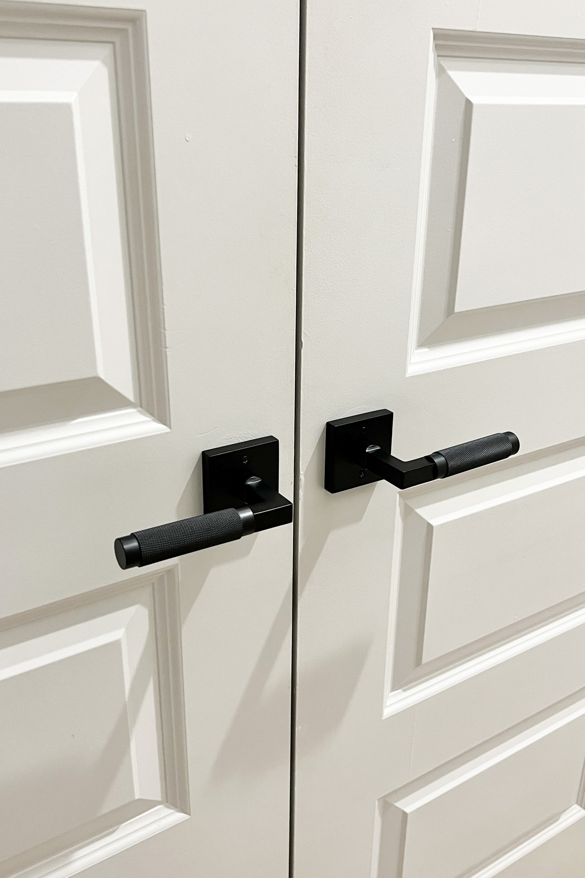 Modern black square door handles with knurled detailing

#LTKFind #LTKhome