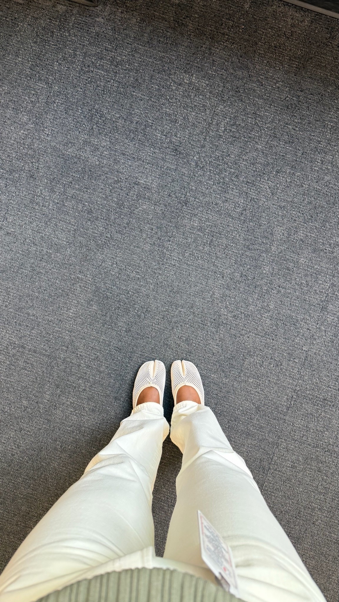 levi’s jeans and steve madden tabbies