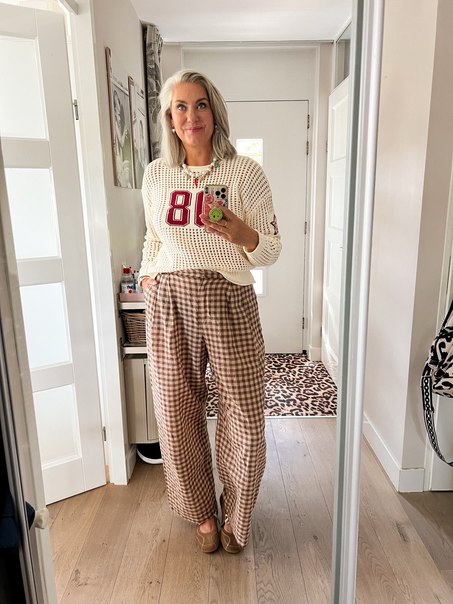 OOTD - Zaterdag. Een opengebreide beige trui (xl) met rode cijferprint 0️⃣8️⃣ op een lichte bruin geruite broek (42). Parelketting met bedels en bruin suède sneakerina’s.

#LTKnederlands #LTKeurope #LTKsummer