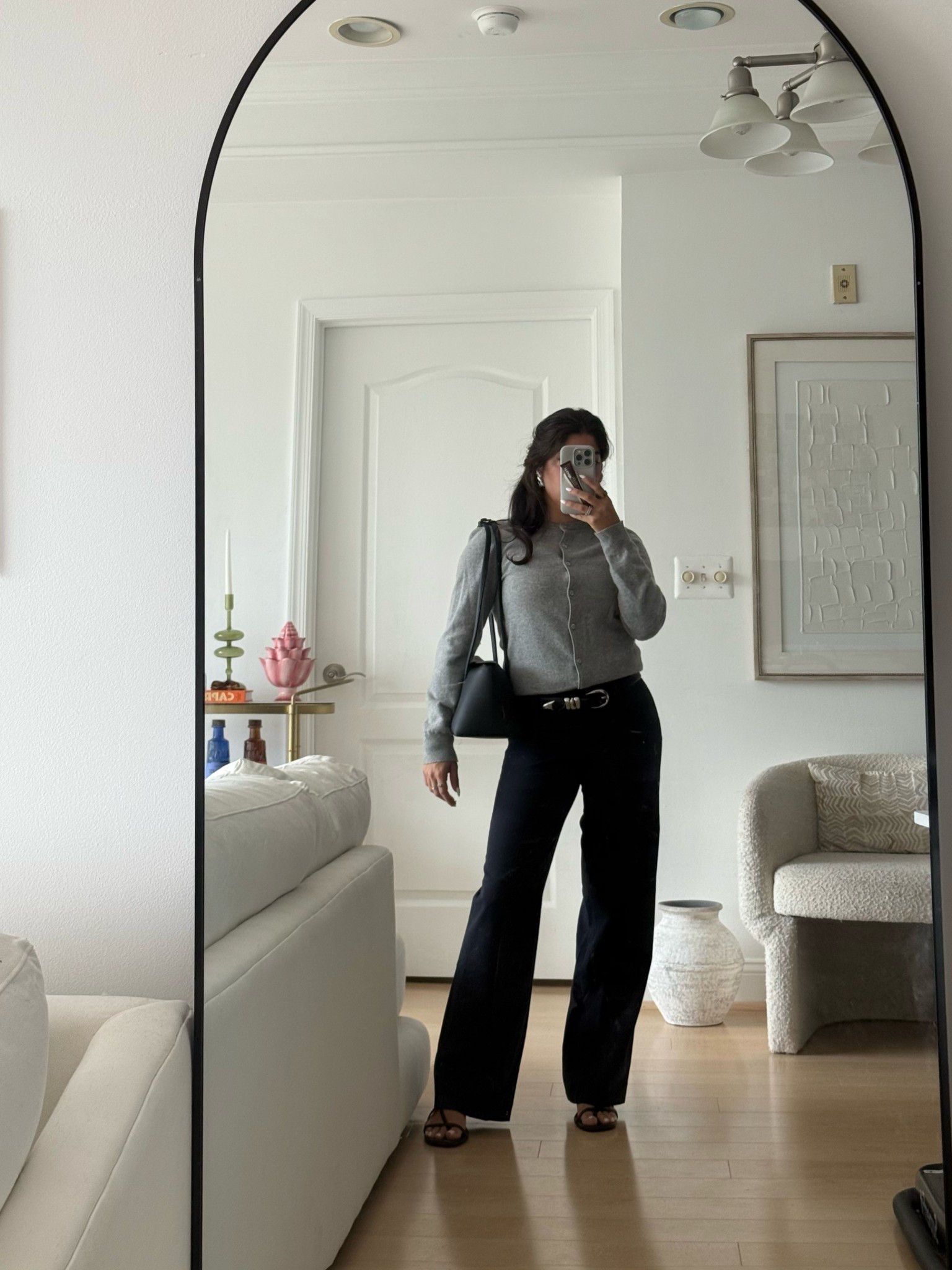 Fall transition outfit for work — 


Fall outfits, workwear, lawyer style, office wear, cashmere cardigan, grey cardigan, navy trousers, black bag, fall bag, strappy sandals, silver accents, silver belt, fall styling, work outfit

#LTKStyleTip #LTKPetite #LTKWorkwear