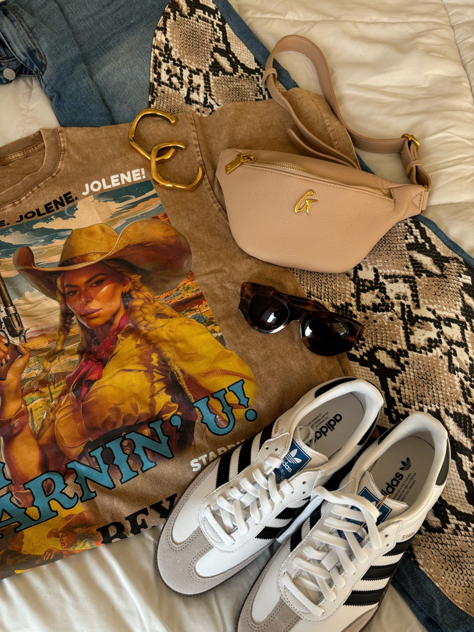 Because who doesn’t love a classic Adidas moment?  ADIDAS SAMBA’S are perfect for everyday looks—and paired with this sleek fanny pack, it’s giving streetwear meets Rich Auntie style.

Whether you’re running errands or heading to brunch, this combo is the definition of effortless chic.

#LTKItBag #LTKStyleTip #LTKShoeCrush