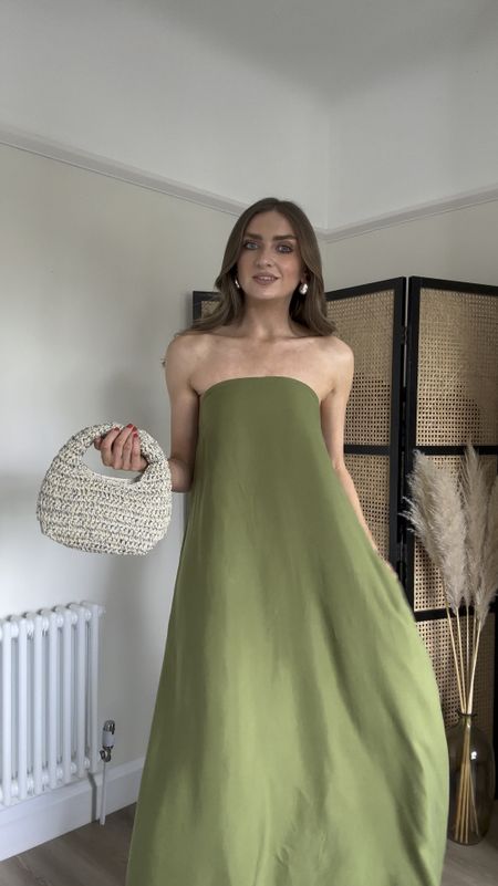 Size 8 in the ASOS DESIGN clean bandeau maxi sundress in olive 

Topshop raffia bag with silver 


Topshop silver heels 



Holiday outfit, summer wedding guest outfit 

#LTKwedding #LTKeurope #LTKSeasonal