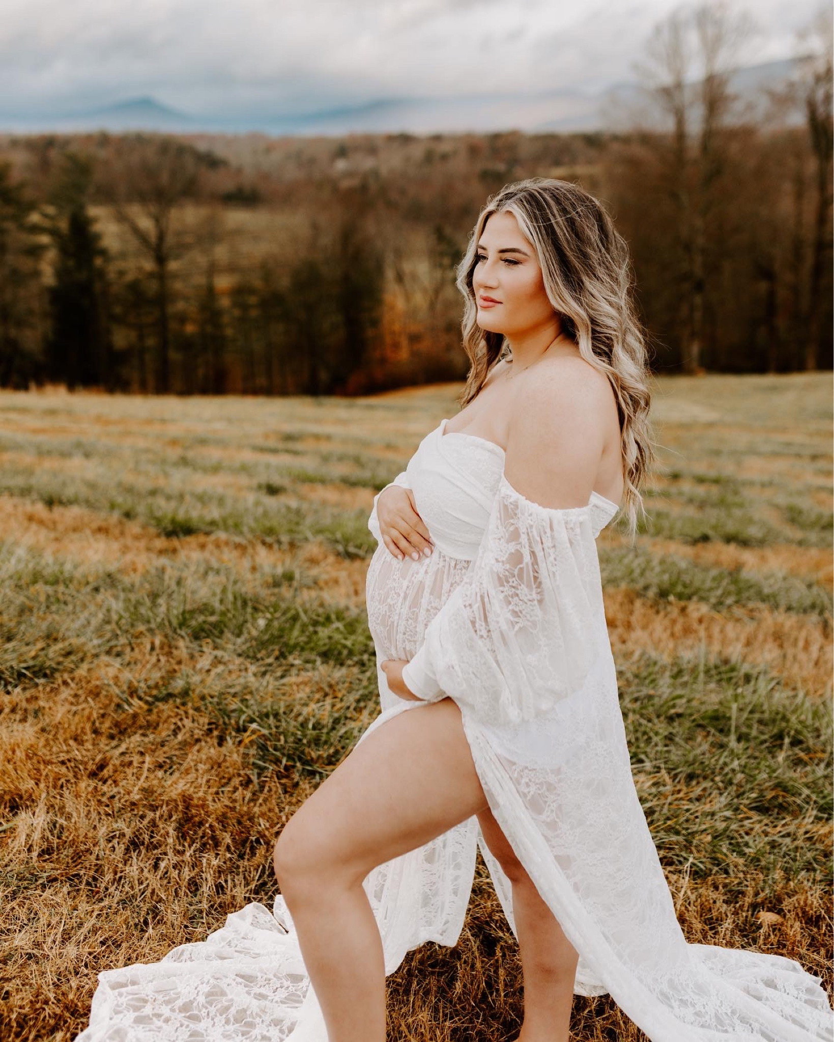 Maternity photo white lace dress 