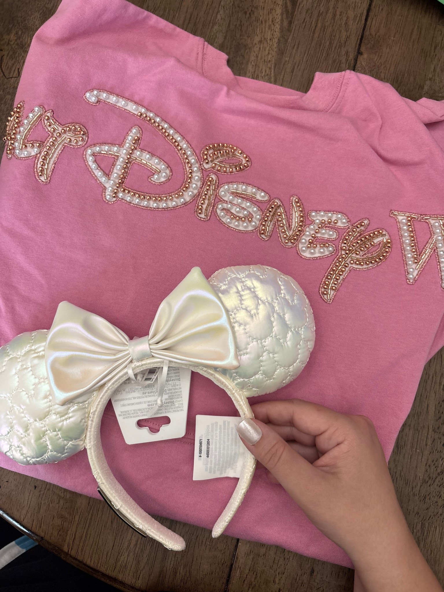 happy birthday to me 🥳 feeling spoiled and ready for our upcoming Disney trip! A spirit jersey is a must have and I looooove these all white iridescent ears 😍