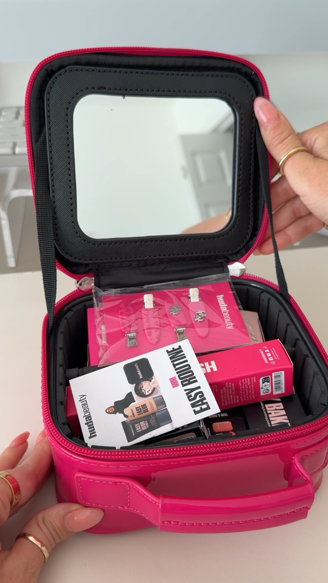 Full face of mini makeup 🤩

#LTKTravel #LTKBeauty #LTKStyleTip