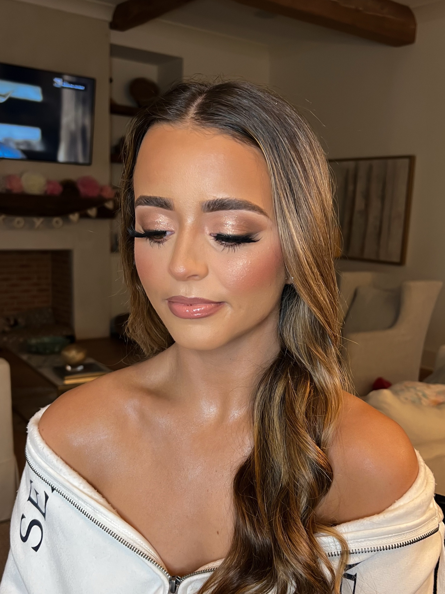 Bronzey full glam ✨🤎

Here’s how I did it! ↓↓↓
- La Roche Posay Triple Repair Moisturizer 
- Anastasia Brow Freeze
- Anastasia Brow Wiz
- Too Faced Born This Way Concealer
- Painted Basic Canvas Eyeshadow Palette (couldn’t link) 
- Makeup by Mario Pencil Liner shade Black
- NYX Black Liquid Liner
- Anastasia Impeccable Skin Soft Matte Foundation 
- LYS Bronzing Stick shade Harmony
- Patrick Ta Blush shade She’s Blushing 
- Huda Setting Powder shade Pound Cake
- Dior Highlight shade Nude Glow 
- One Size Setting Spray 
- Sol De Janeiro Body Glow Oil shade Rio Sunset (on the chest)
- Maybelline Lifter Liner shade Let’s Bounce
- Maybelline Lifter Gloss shade 006 Reef
- Charlotte Tilbury Powder Bronzer Shade 3
- Kiss Lashes style Matte Twill 


#LTKStyleTip #LTKBeauty #LTKFindsUnder100