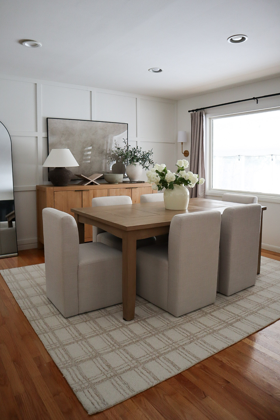 Cozy modern dining room


#LTKFindsUnder50 #LTKHome #LTKFindsUnder100