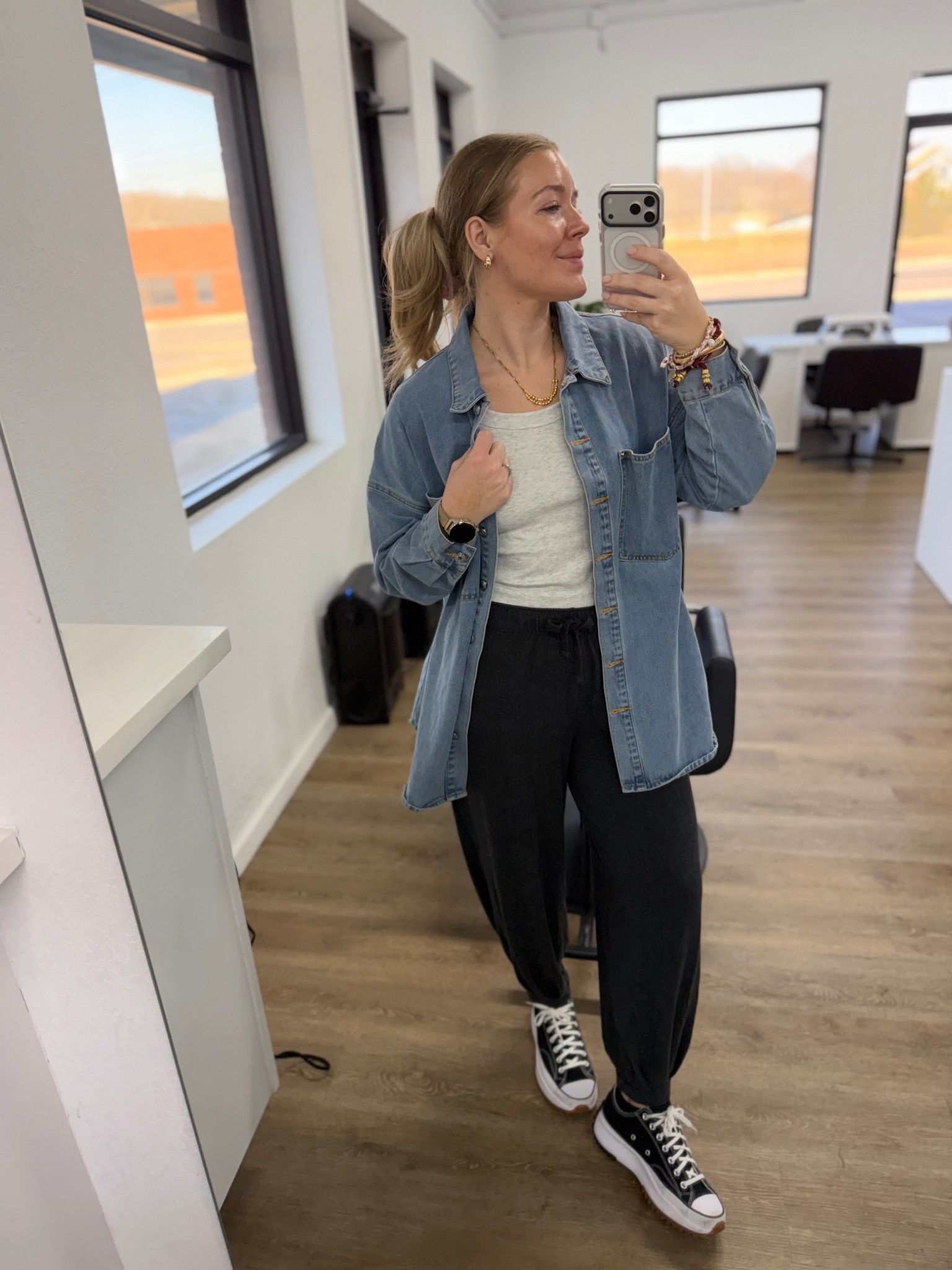 The famous DENIM shirt 👕 

#LTKootd #LTKMidsize