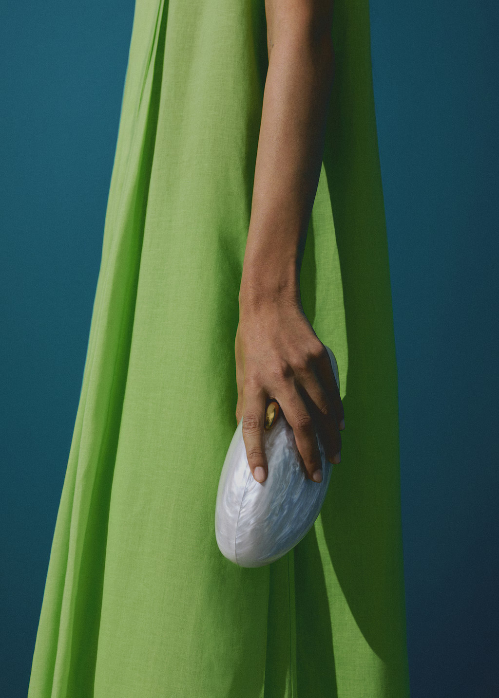 Pearl-effect clutch bag | Mango (US/MX/AU)