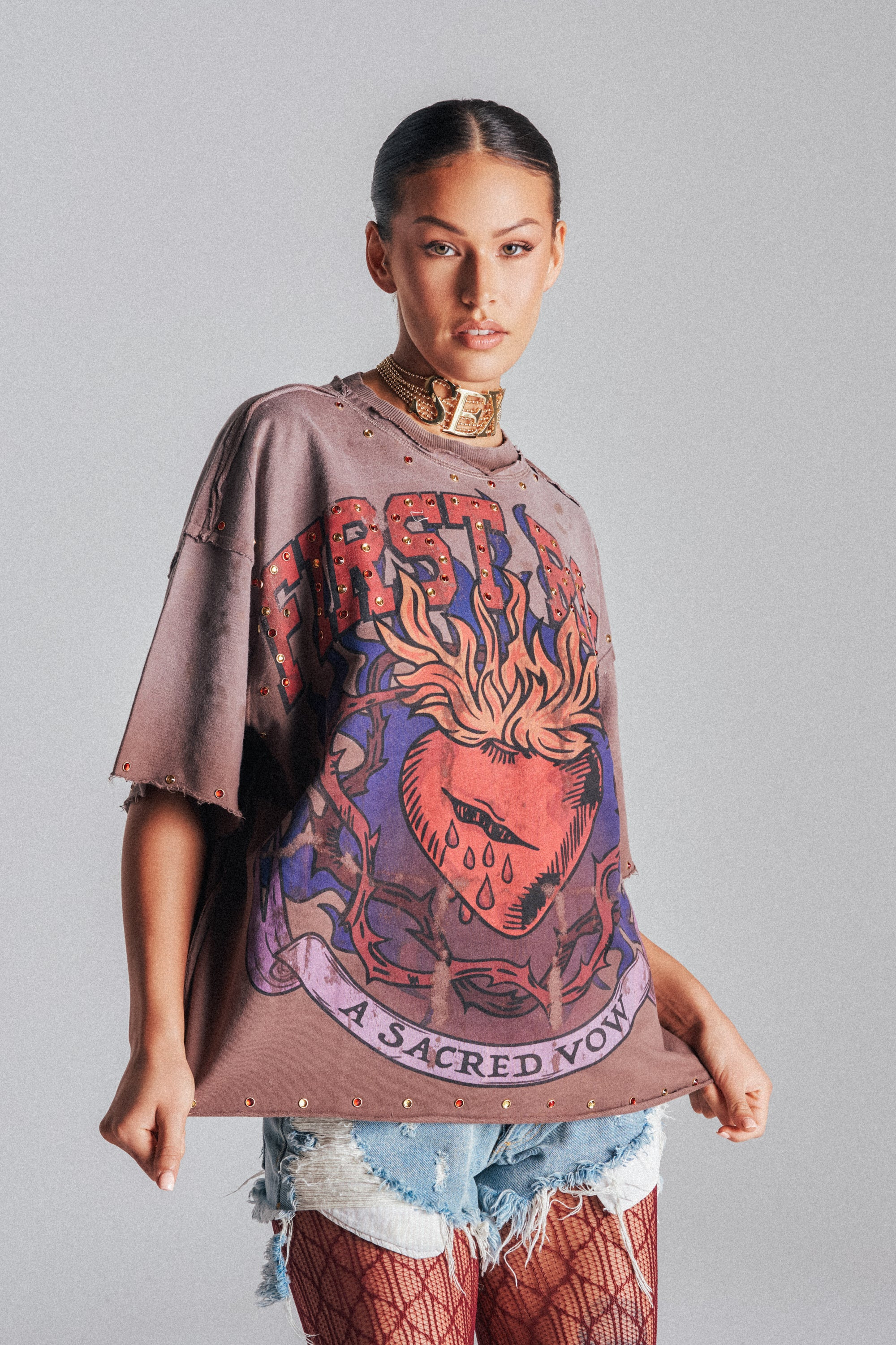 FIRST ROW SACRED HEARTH RHINESTONE DISTRESSED TEE | AKIRA