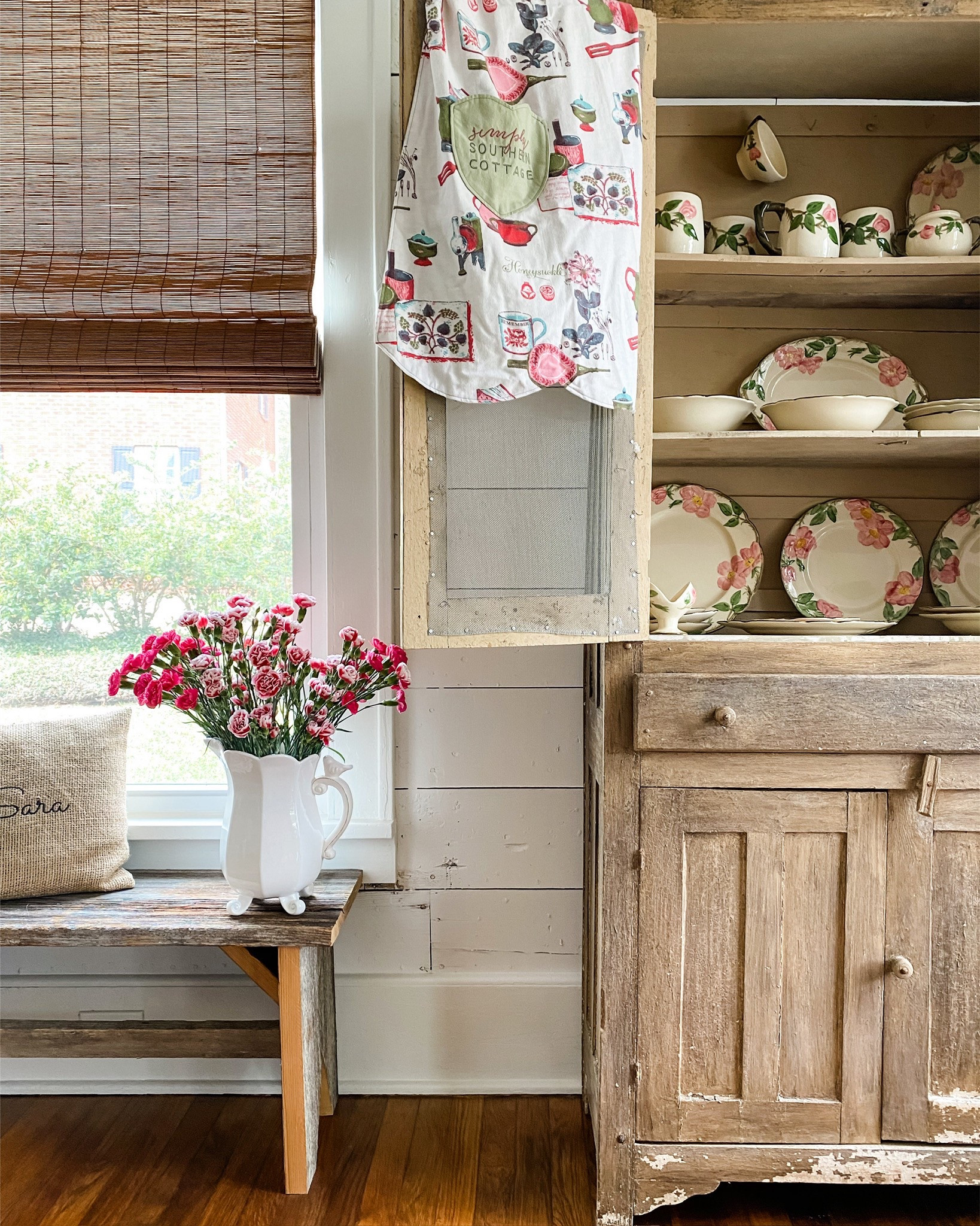 Nancy Meyers kitchen aesthetic! 

Home, home finds, kitchen finds, kitchen layout, kitchen appliances, home decor, kitchen



#LTKHome #LTKSeasonal #LTKStyleTip