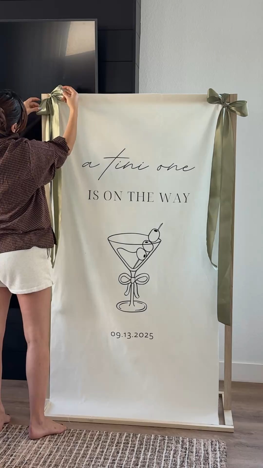 Vinyl decal for my babyshower welcome sign. 🍸💚