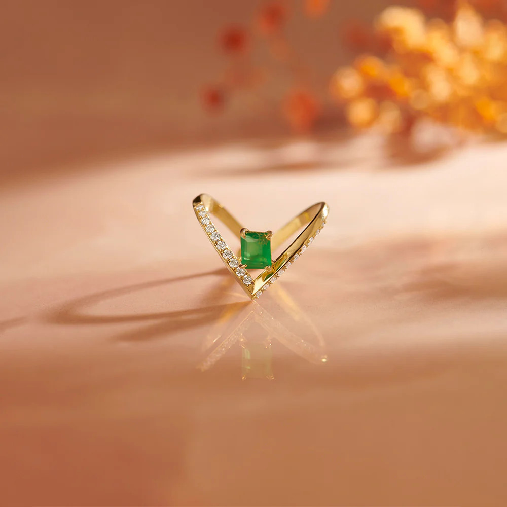 Chevron Band Ring|14K Gold Vermeil Lab Grown Diamond Created Emerald|HYOU | Hyou Fine Jewelry