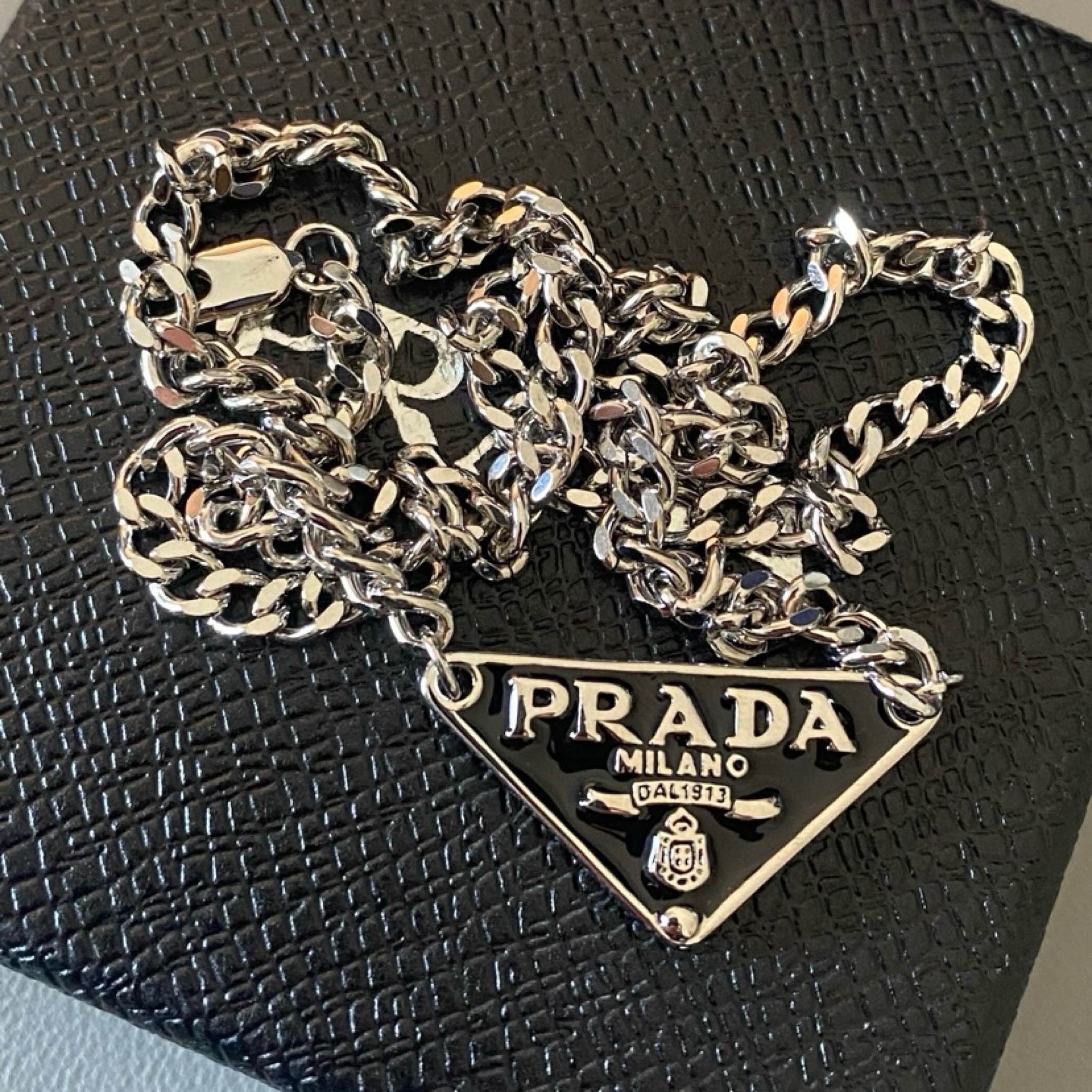 Prada necklace #dhgate

#LTKFindsUnder50 #LTKFindsUnder100