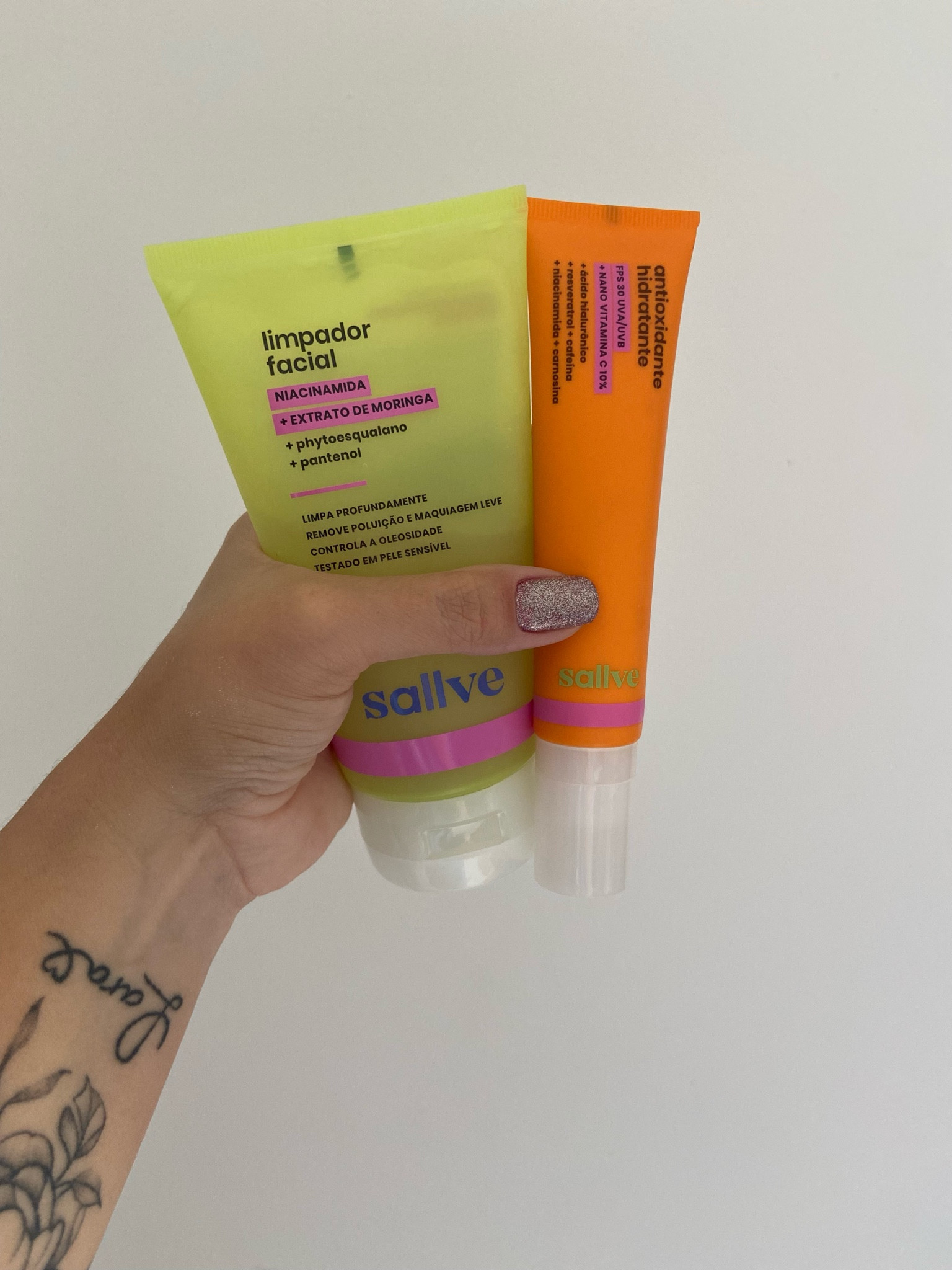 Meus favoritos de Skincare!
Limpador facial que limpa profundamente sem ressecar a pele e o protetor antioxidante que deixa minha pele protegida além de manter sequinha sem aquele aspecto pegajoso, fora os seus benefícios adicionais!

#LTKbrasil #LTKbeauty