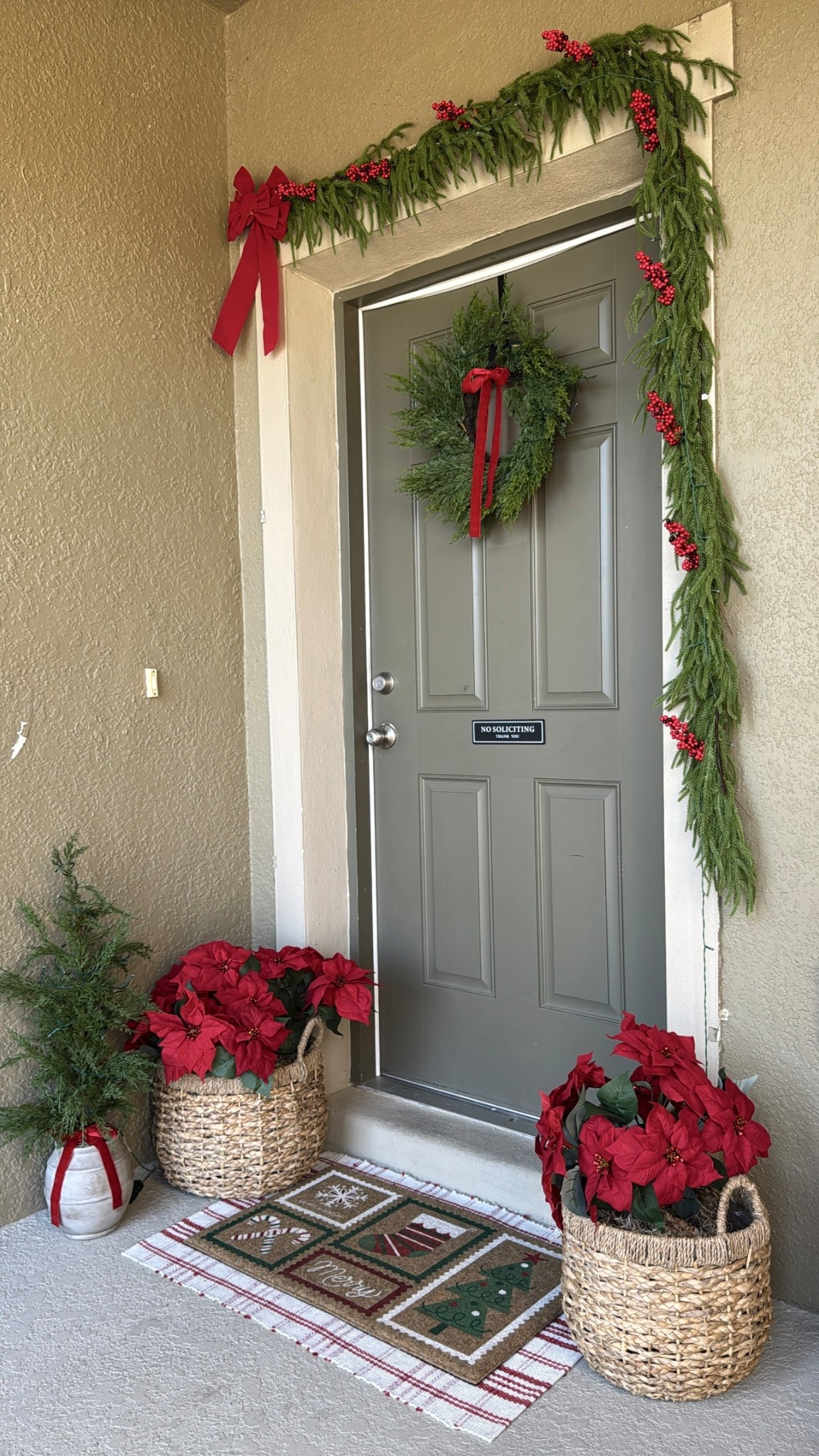 Holiday front porch 

#LTKHoliday