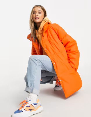 ASOS DESIGN – Gummierte Oversize-Steppjacke in Orange | ASOS | ASOS (Global)