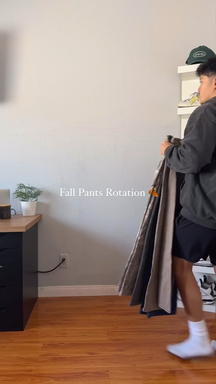 These heavy in the rotation ♻️

Pants
1 - @abercrombie 
2 - @abercrombie 
3 - @abercrombie 
4 - @gap 

#mensfashion #streetwear #outfitideas #fallfashion