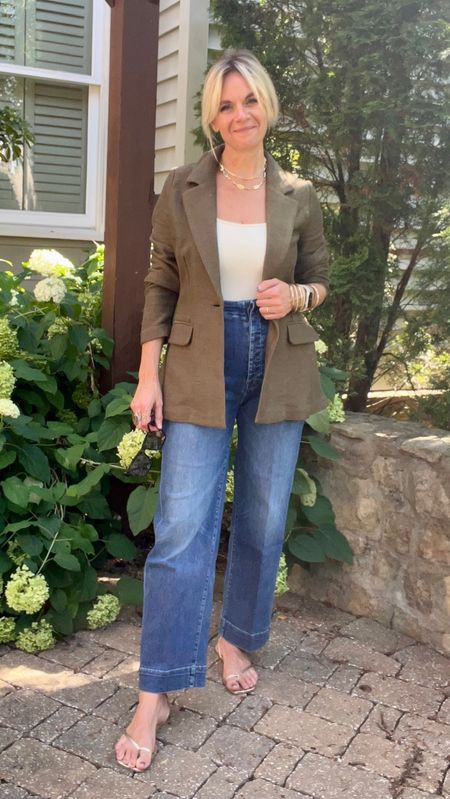 You guys know we love a knit blazer!  This one is so good and only $110 via the LTKxAnthro sale!  Comes in four colorways, all fabulous for late summer and early fall.  And these jeans tho…

#LTKFind #LTKxAnthro #LTKSeasonal
