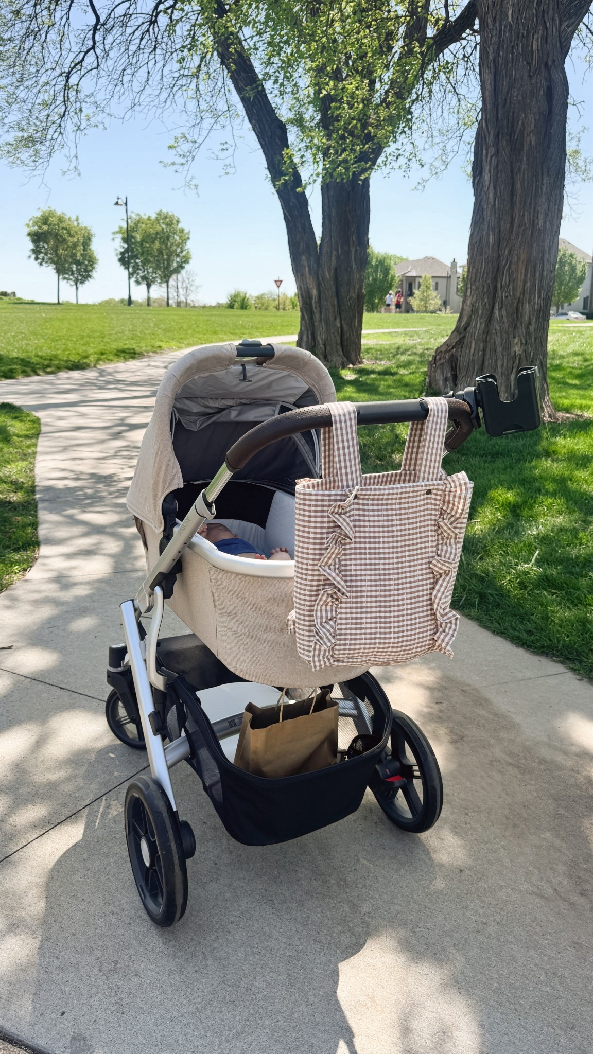 We love our baby stroller system! We got the bassinet attachment, which has been great for the newborn phase🤍 bag is Pehr