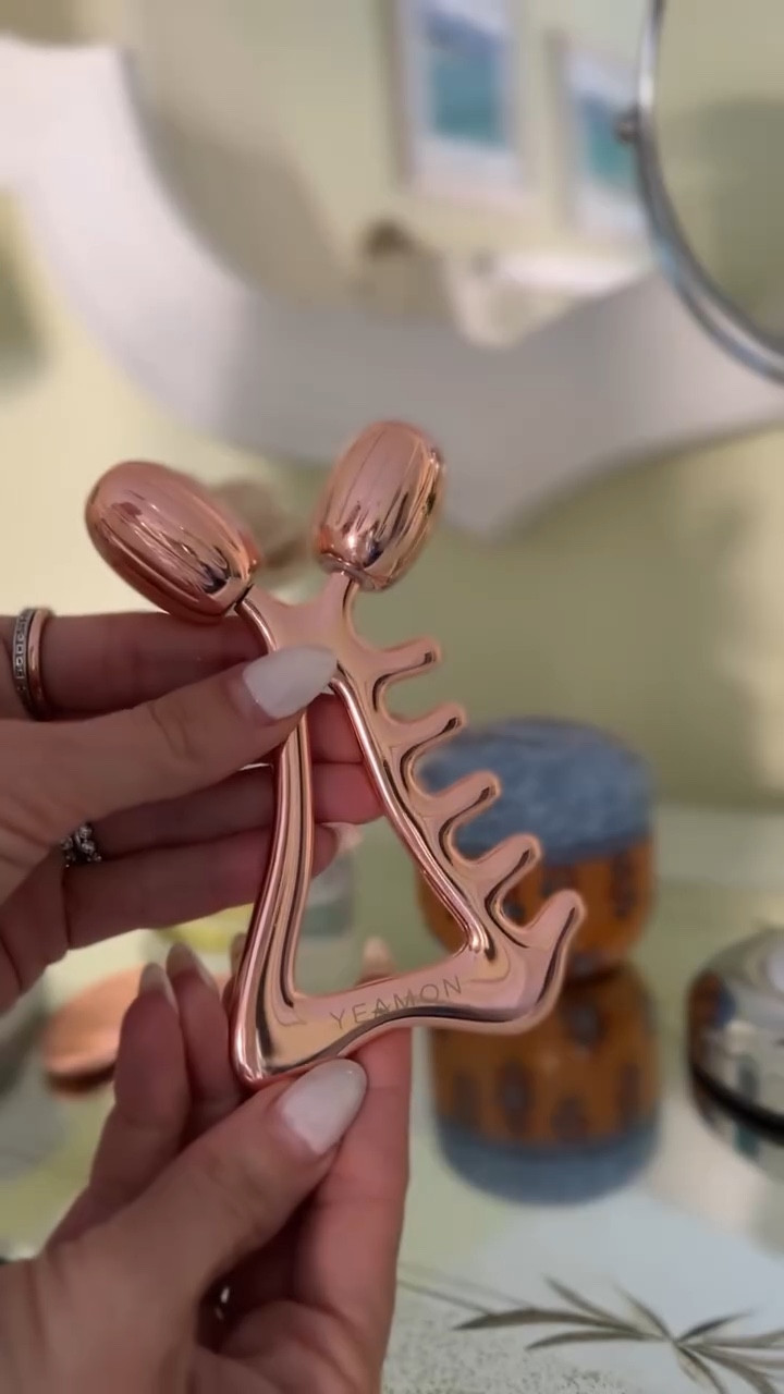 Rise & Sculpt 🎀 A few quiet minutes in the morning can change the entire energy of your day ✨ 

This has become one of my favorite beauty rituals for lymphatic drainage, face sculpting, and that fresh, lifted glow we all love 💕

I always start with a gentle lymphatic massage to open the lymph nodes, apply a favorite serum, and then go in with gua sha to define the jawline and release tension. I finish with the Yeamon Beauty Triangular Roller, specifically designed for lifting, contouring, and sculpting the cheeks, chin, and neck 💆🏼‍♀️

You can actually see the difference on the side I’ve worked on. It’s subtle, but the lifted cheeks and sculpted jawline make such a beautiful difference. Effortless, elevated, and exactly the kind of ritual Dolls like us live for✨

If you’re building a morning skincare routine focused on lymphatic drainage, facial massage, and natural lifting,  this is the place to start!

🛍️ Shop the tools via link in bio / LTK 🤍 Save this for your morning ritual inspiration