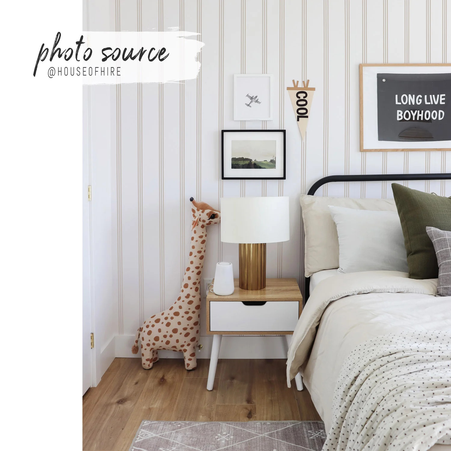 Hazelnut Minimal Stripes Wallpaper | Livettes Wallpaper