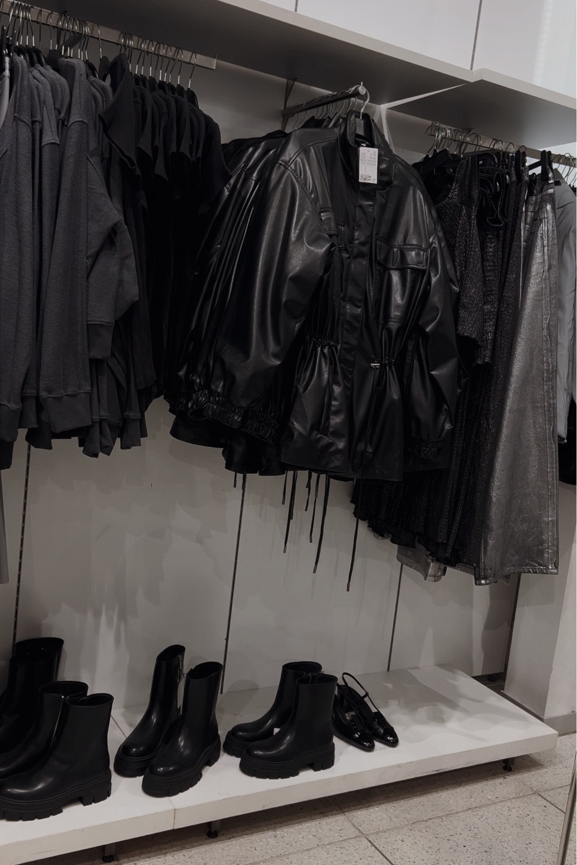 H&M Winter Fashion Finds 

Leather Jacket*out of stock* & Boots 

#LTKHoliday