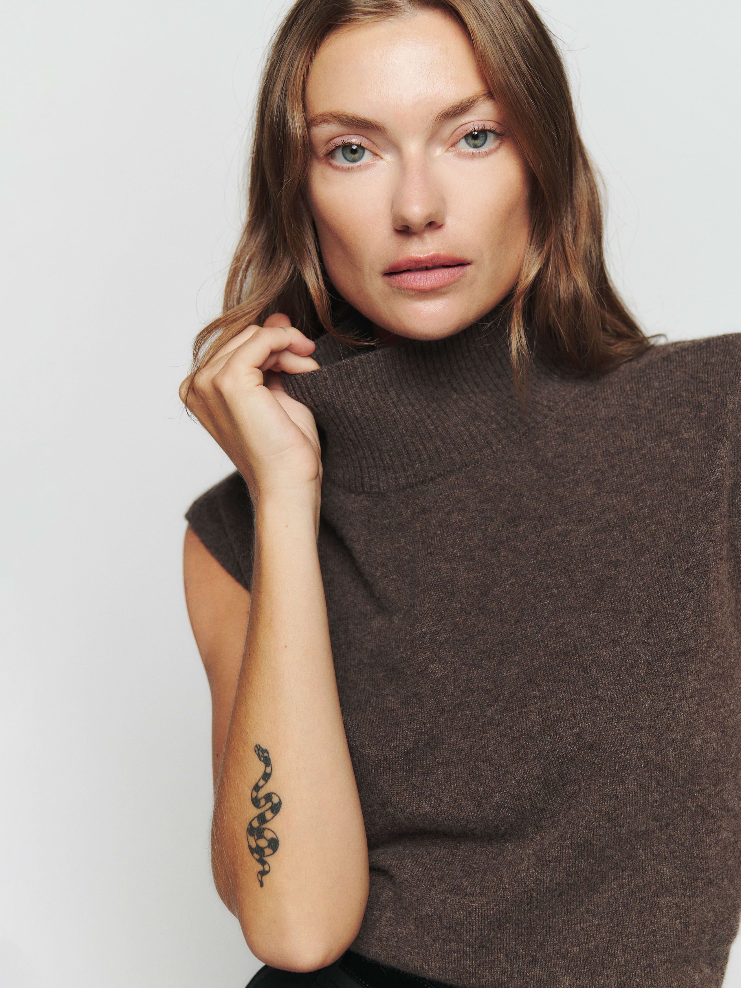 Arco Cashmere Sleeveless Turtleneck Sweater | Reformation (Global)