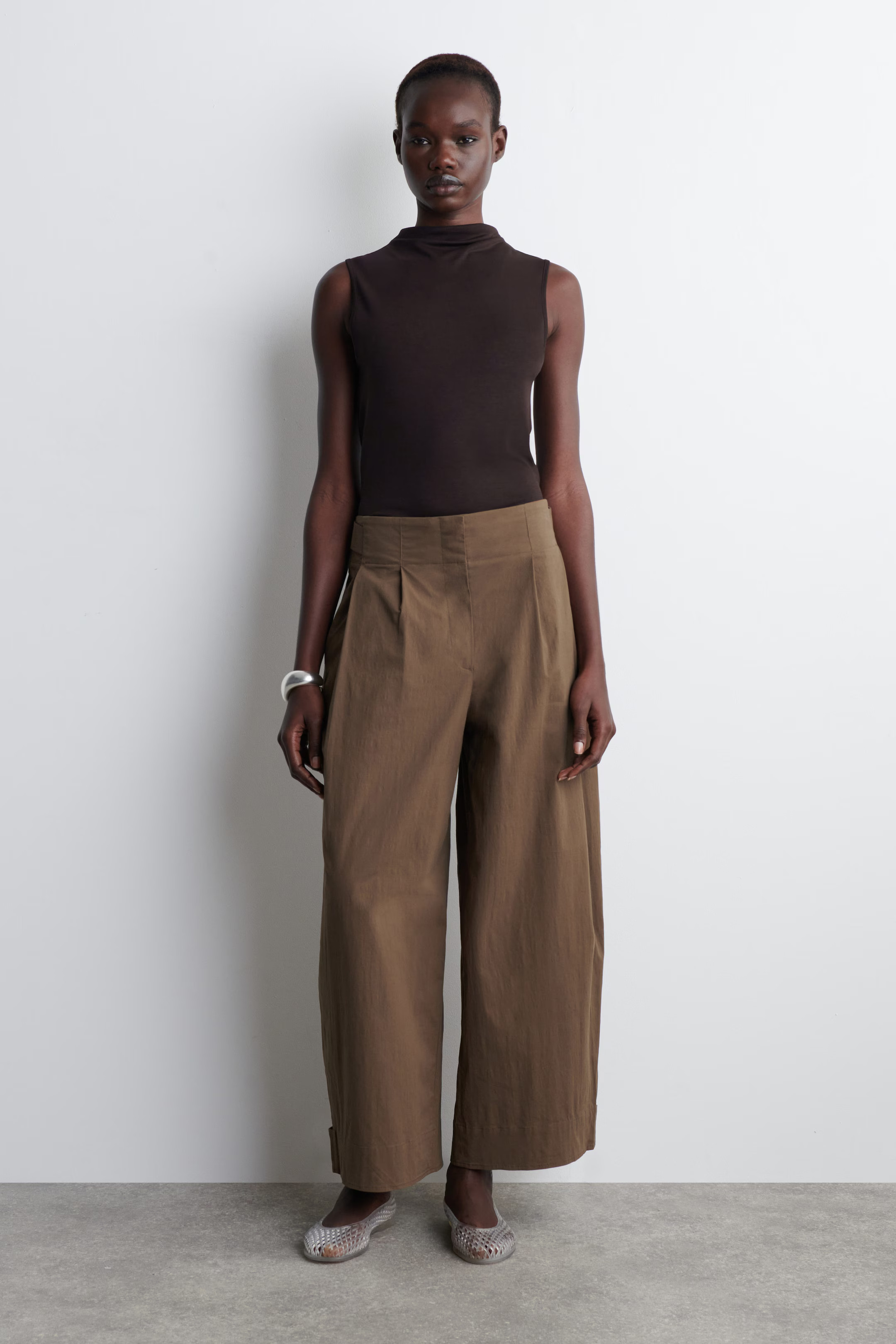 COTTON BARREL-LEG TROUSERS - BROWN | COS | COS (EU)