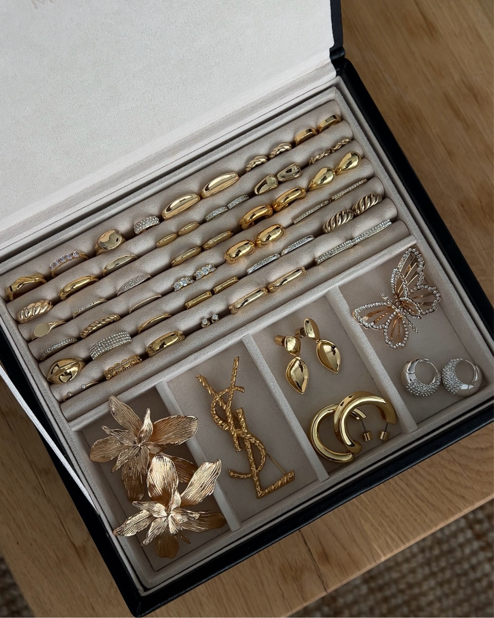 Holiday accessories ✨