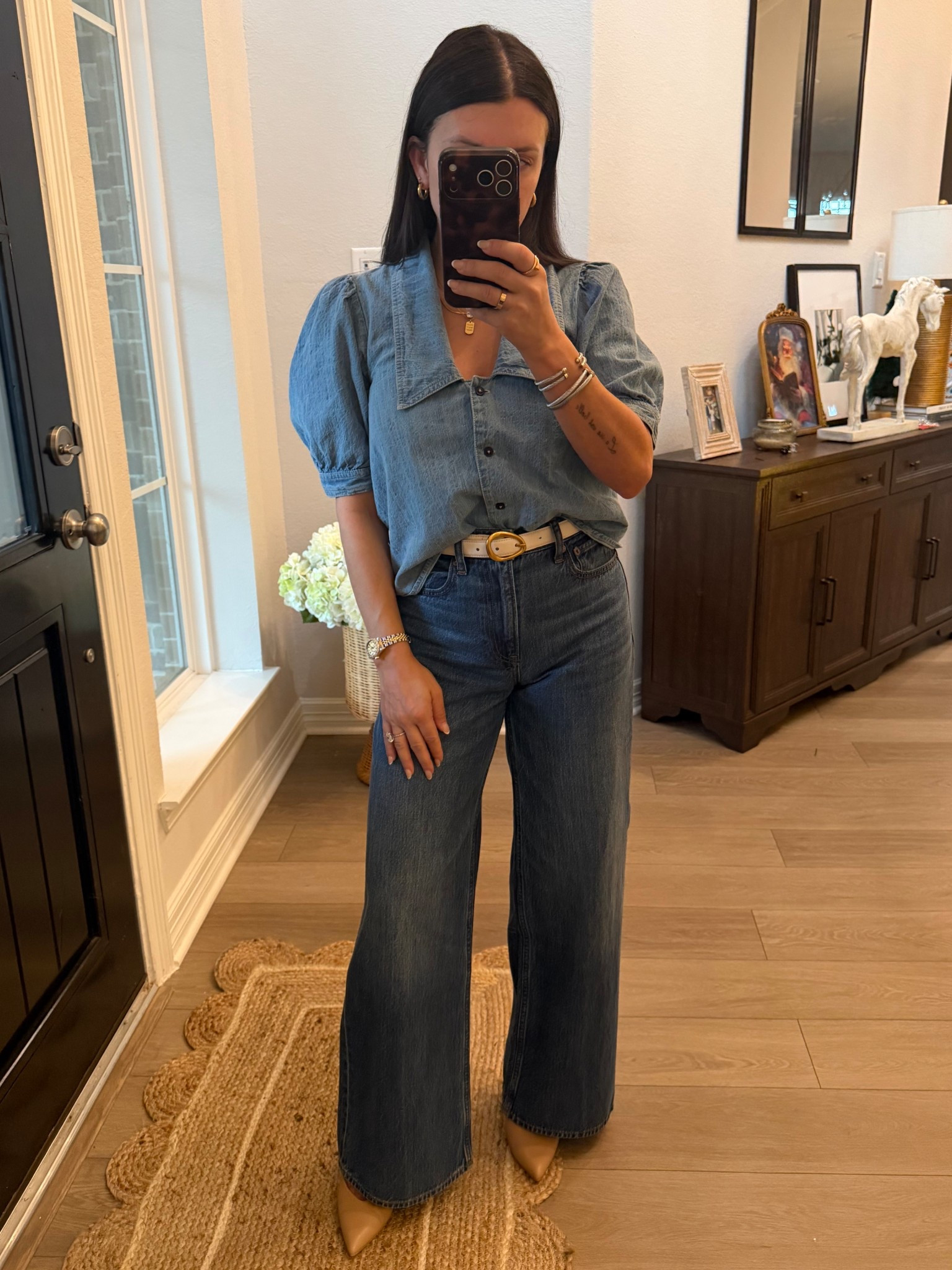 Classic denim done right 🤍
An easy, elevated everyday look — structured top + wide-leg jeans + neutral heels. These are the Abercrombie jeans I posted the other day that went crazy, and for good reason — they’re honestly some of the best jeans I’ve owned. Everything linked below.

#LTKWorkwear #LTKootd #LTKgrwm
