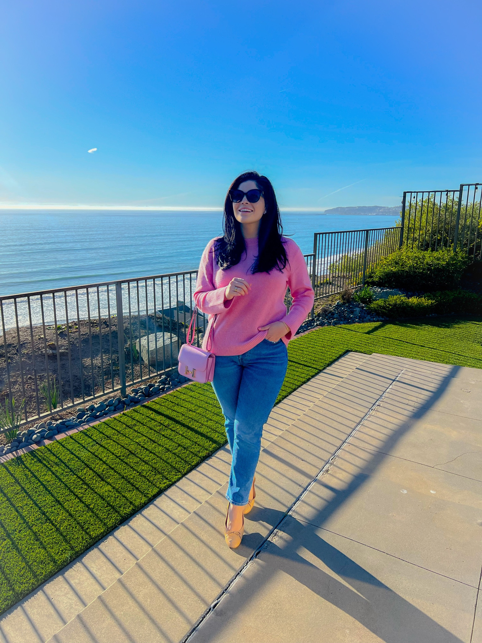 Loving this beach weather ☀️🌊 

Beach outfits, beach looks, California weather, California, Newport, Vince sweater, Vince, pink sweater, Chanel flats, Celine sunglasses, Celine, Constance, Hermes bag, Valentine’s Day outfit, Valentine’s Day

#LTKtravel #LTKstyletip #LTKSeasonal