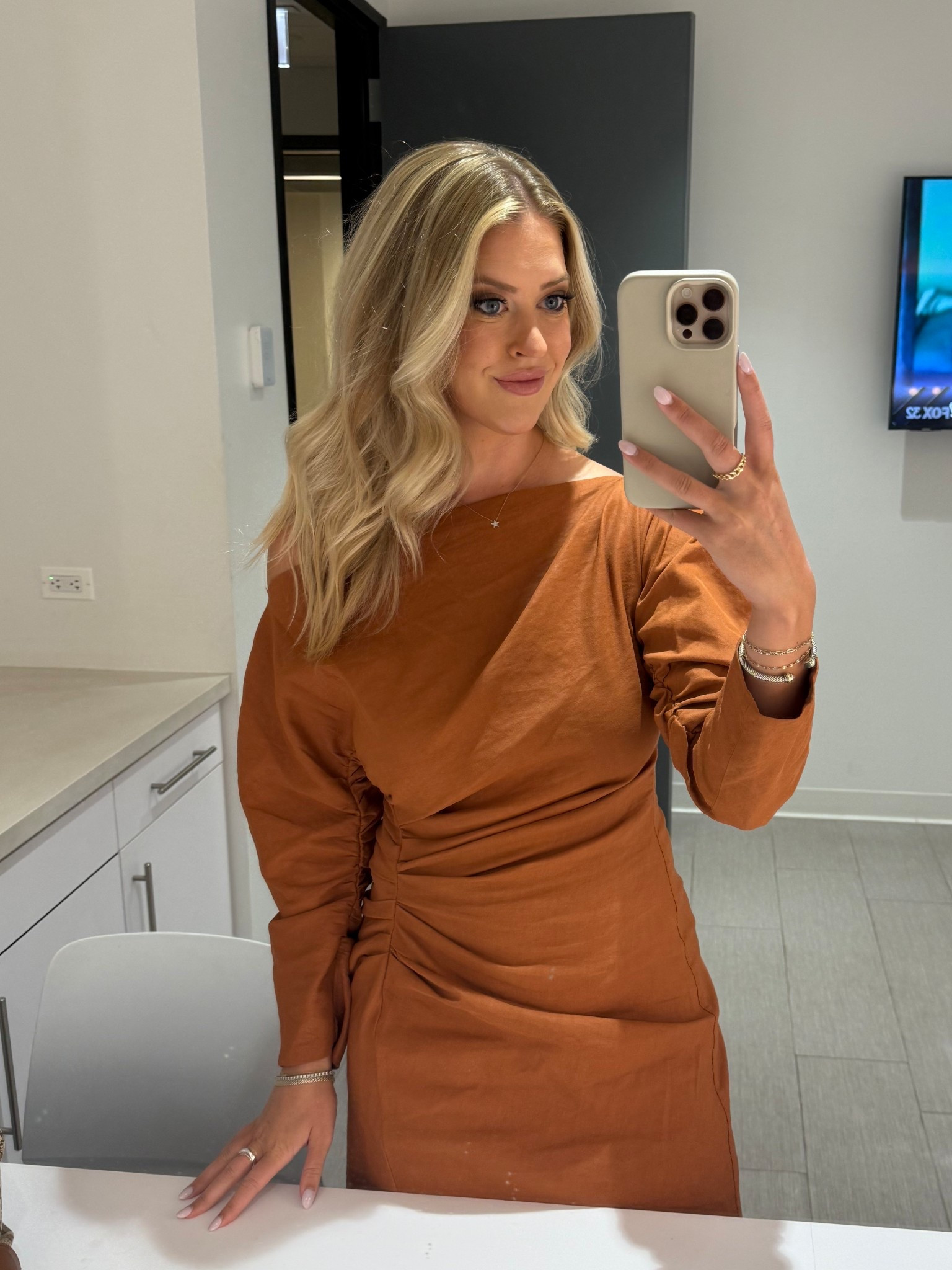 ALC off the shoulder dress


Fall fashion, fall dress, work ootd, workwear, contemporaryy

#LTKSeasonal #LTKStyleTip #LTKWorkwear