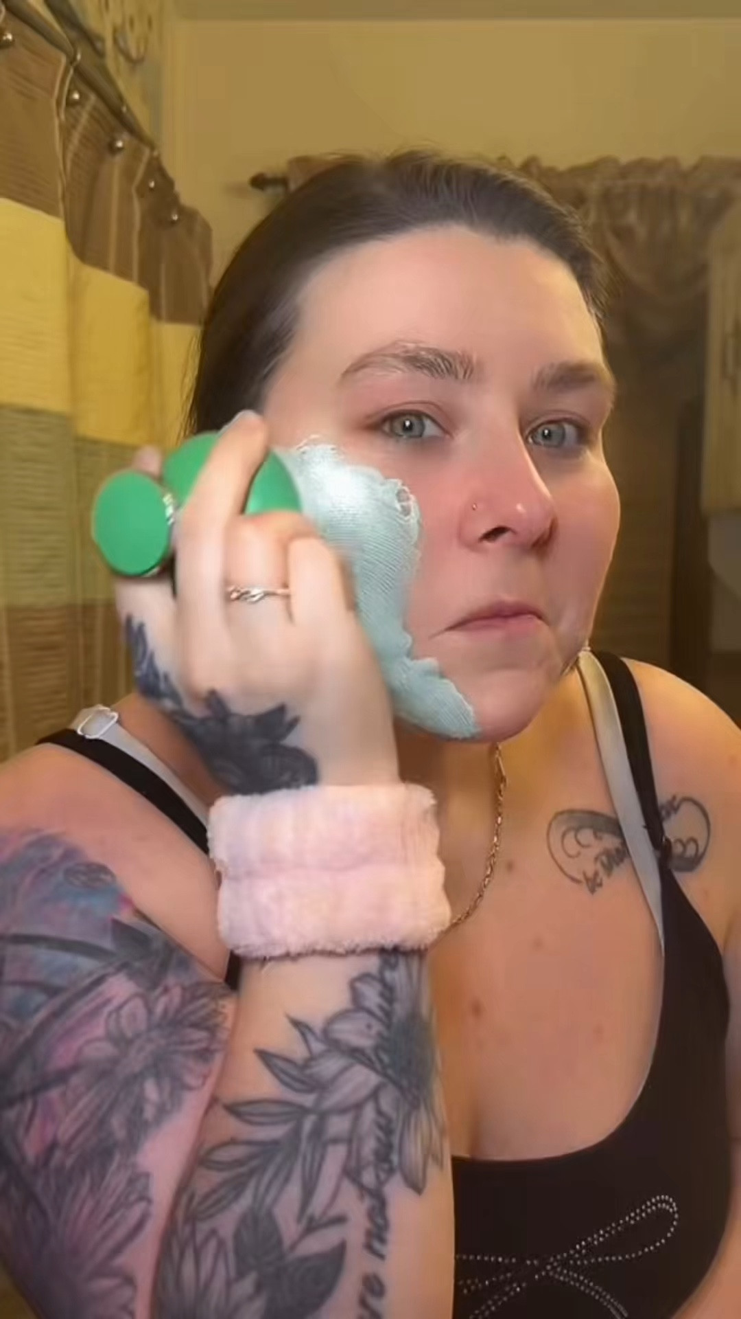 Using the Fully Green Tomato Clay Mask Cleanser 🍅✨

Focusing on clearing out buildup and keeping my pores clean while my skin feels smooth and refreshed

#LTKselfcare #LTKgrwm #LTKBeauty