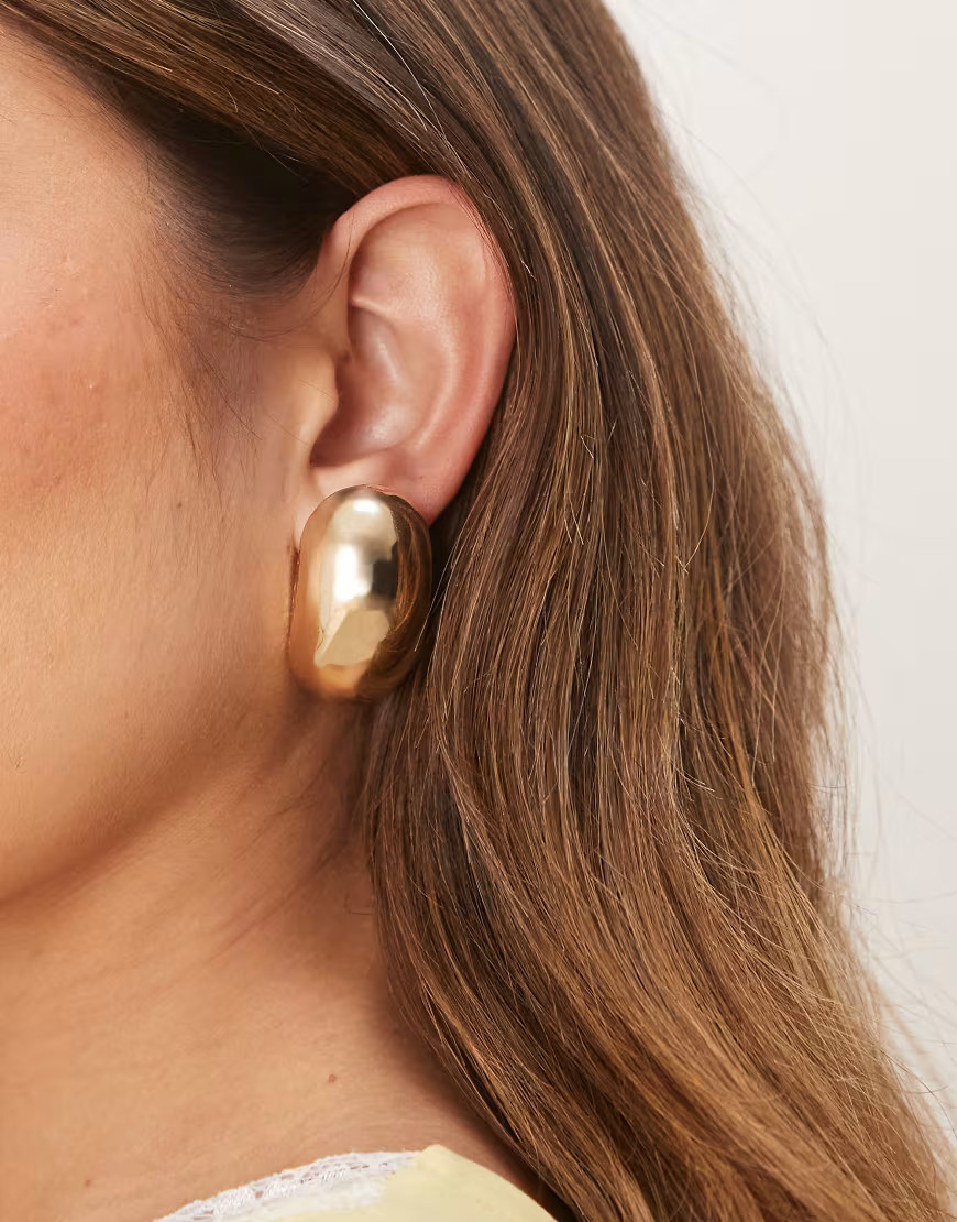 ASOS DESIGN stud earrings in circular shape in gold tone | ASOS (Global)