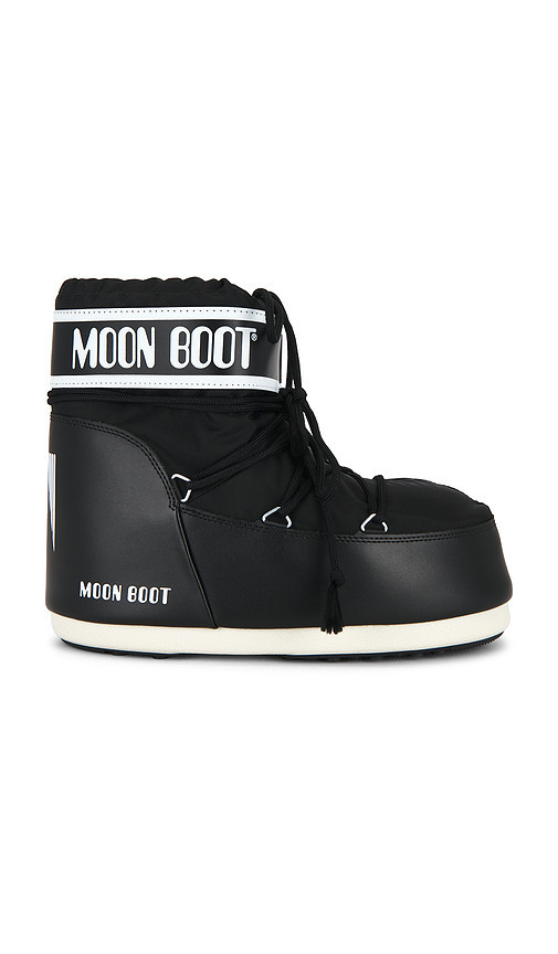 MOON BOOT Icon Low Nylon Boot in Black. Size 42-44 | Revolve Clothing (Global)
