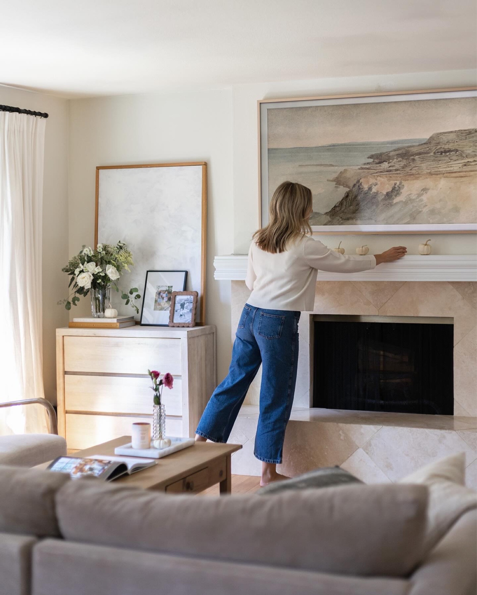 Living room decor, console decor 

#LTKstyletip #LTKhome