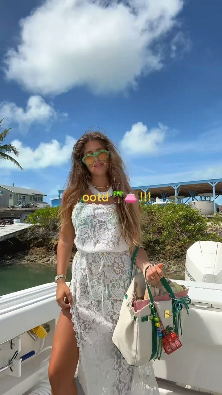 the cutest coverup ever, wearing a xs !!! bag is senaswimwear.com 👛✨🌴