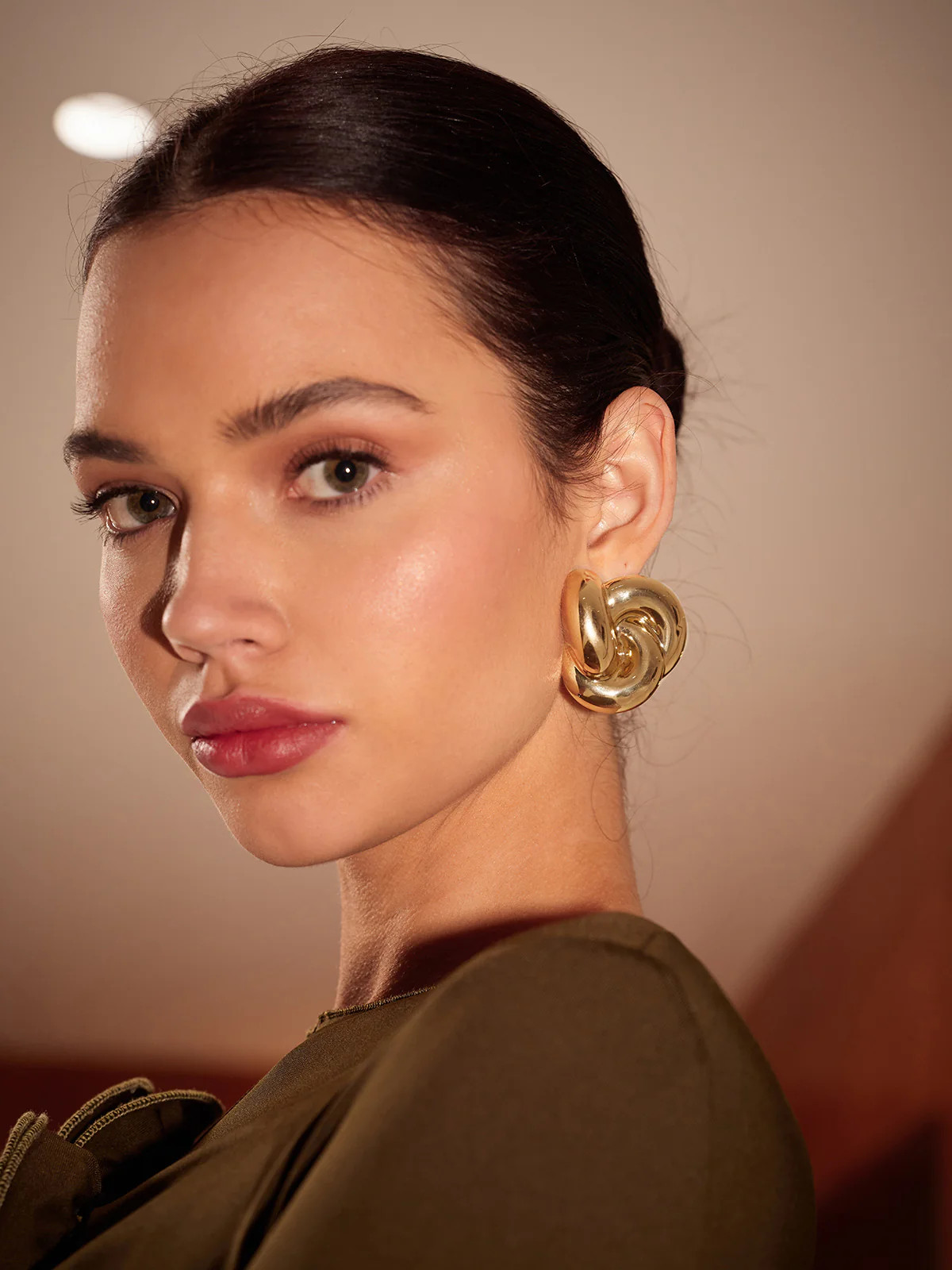 Knotted Gold Ear Cuff | Commense