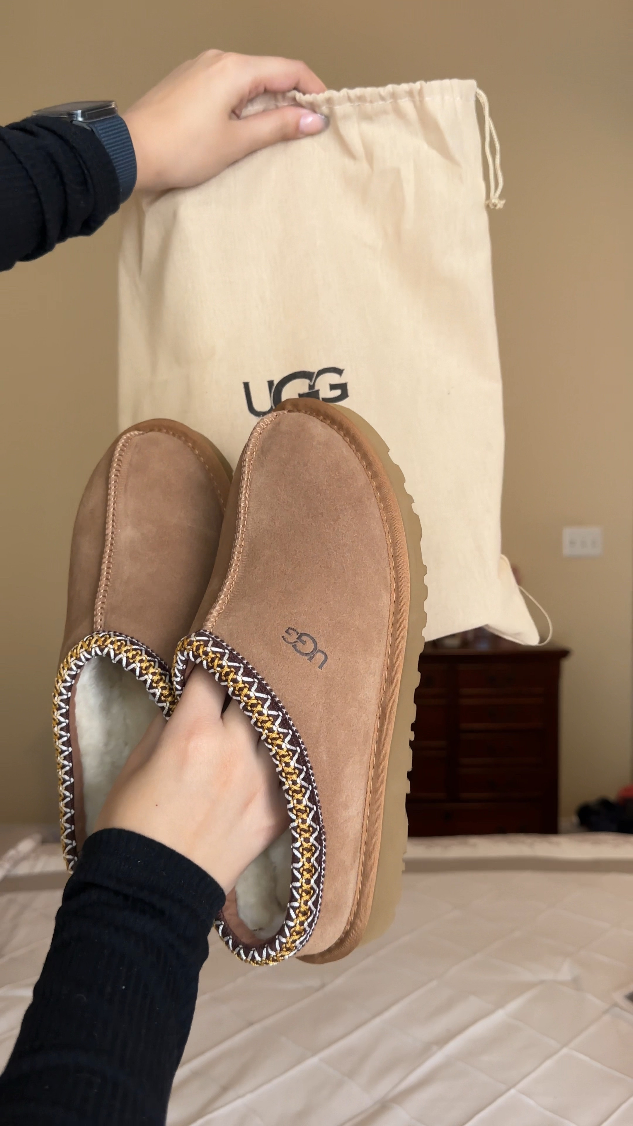 Dupes from the gate!✨
So this is deff one of my favorite finds from the gate!! I’ve had them for about a year now  and not only do they fit perfect, they’re soo comfortable and they’re IDENTICAL to the real ones!!
#uggtasmans #uggtasmandupe #uggtasman #dhgate #dhgatedupe #uggtasmanchesnut

#LTKSeasonal #LTKGiftGuide #LTKHoliday