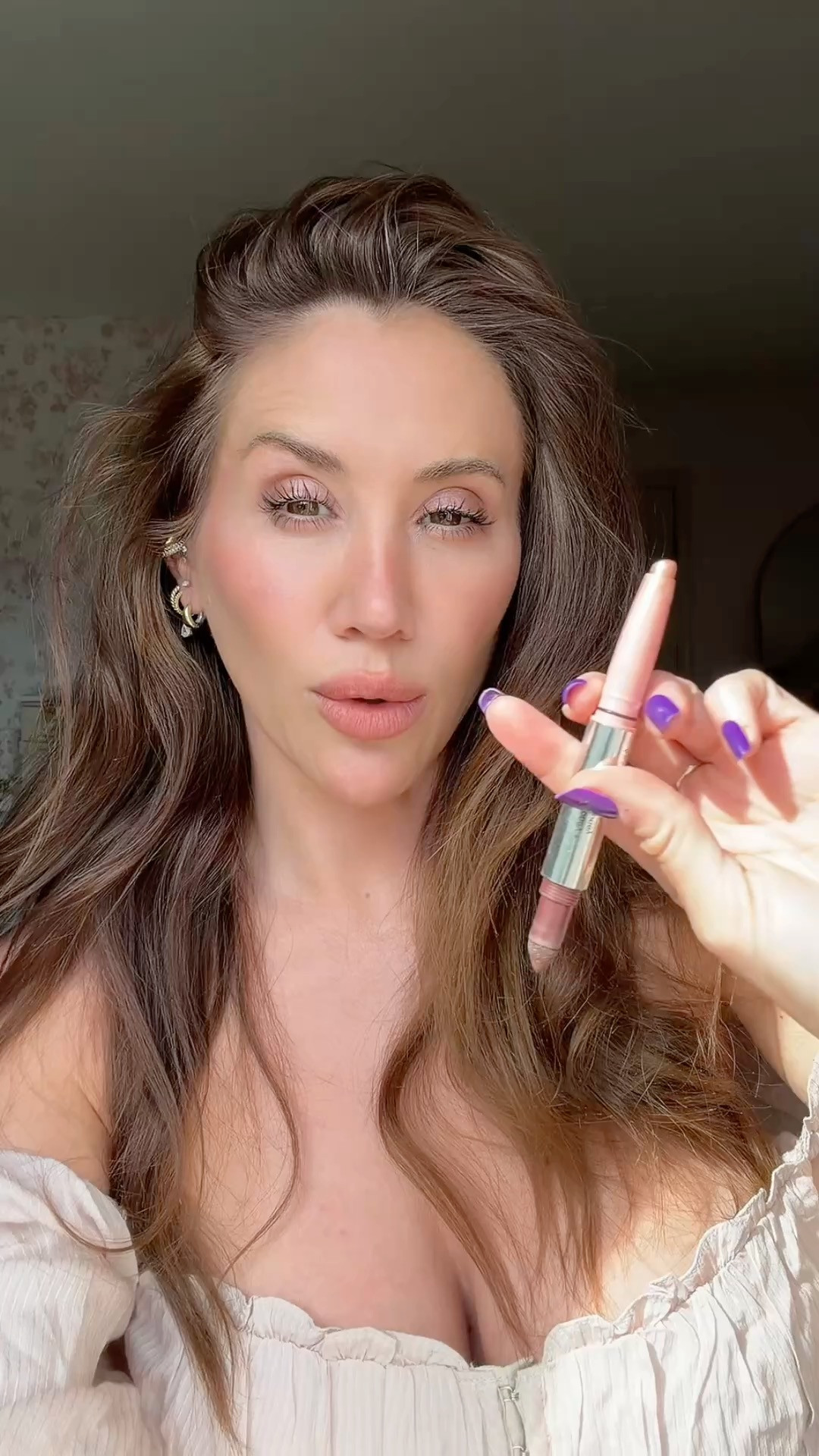 i don't do complicated eye looks and the clinique shadow play in pink honey and black honey makes sure i never have to — the pink honey shimmer is so pretty and the black honey definer makes it look like you actually tried. crease proof, smudge proof and done in thirty seconds.

#clinique #eyeshadow #easymakeup #eyemakeup #noeffortmakeup
clinique shadow play, pink honey eyeshadow, dual ended eyeshadow stick, easy eye look, crease proof eyeshadow, shimmer eyeshadow stick, no effort eye makeup, lazy girl makeup, clinique eye makeup, quick eye look 

 #LTKBeauty