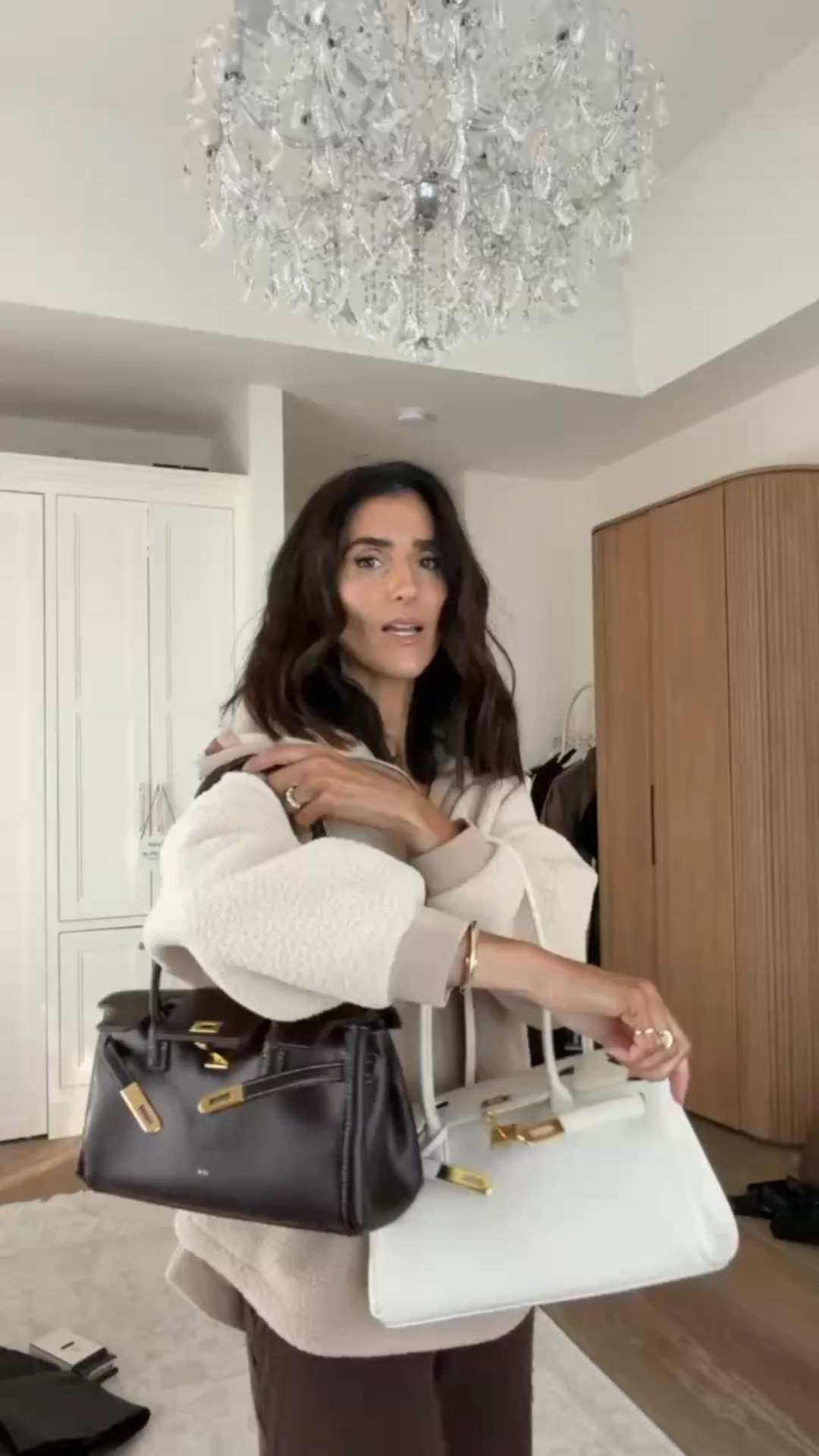 For anyone who is also handbag obsessed…. Girls this new arrival is soooo good! I love how soft it is, the style, functionality and size. I’m  just shy of 5-7” wearing the size small sweatshirt. #amazon #handbag #giftidea #stylinbyaylin #aylin #varley #bag

#LTKootd #LTKHoliday #LTKgrwm