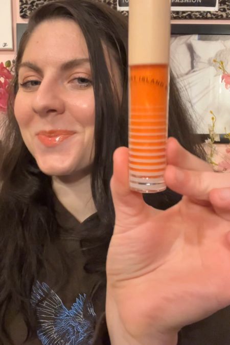 yes yes yes…. @courtney_shields …thank you for creating my new favorite orange 🍊🧡 if you haven’t tried an orange lip yet, what are you waiting for?! 

🍊 linked on my ltk @ banannie - link in my bio and in my DIBS BEAUTY story highlight! 

#TheBanannieDiaries #TheBanannieDiariesByAnnie #OrangeLips #DibsBeauty #OrangeGloss #LipGloss #LipColors #OrangeLipGloss #FemaleFounders #CourtneyShields #BossBabes #MakeupBrands #MakeupLovers #BeautyObsessed #WakeUpAndMakeup 

#LTKbeauty #LTKparties #LTKfindsunder50