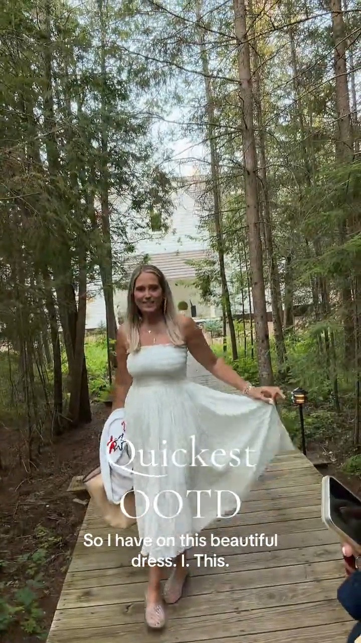 Pretty and easy to pull together some quick looks that just work. s

#LTKSeasonal #LTKOver40 #LTKMidsize