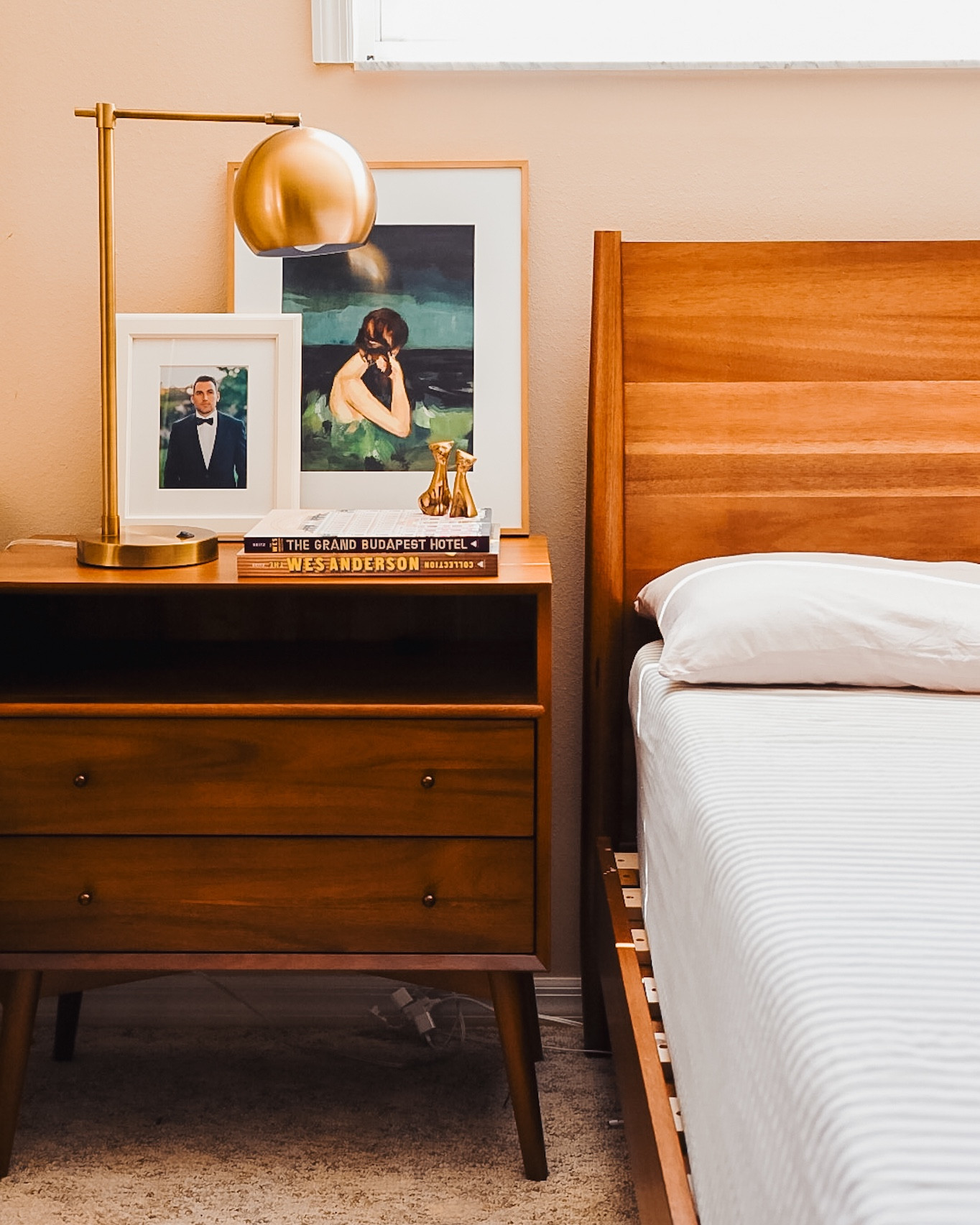 Mid Century Modern Bedroom
Warm Wood Nightstand + Bed
Striped Sheets
Brass Lamp + Frame


#LTKhome
