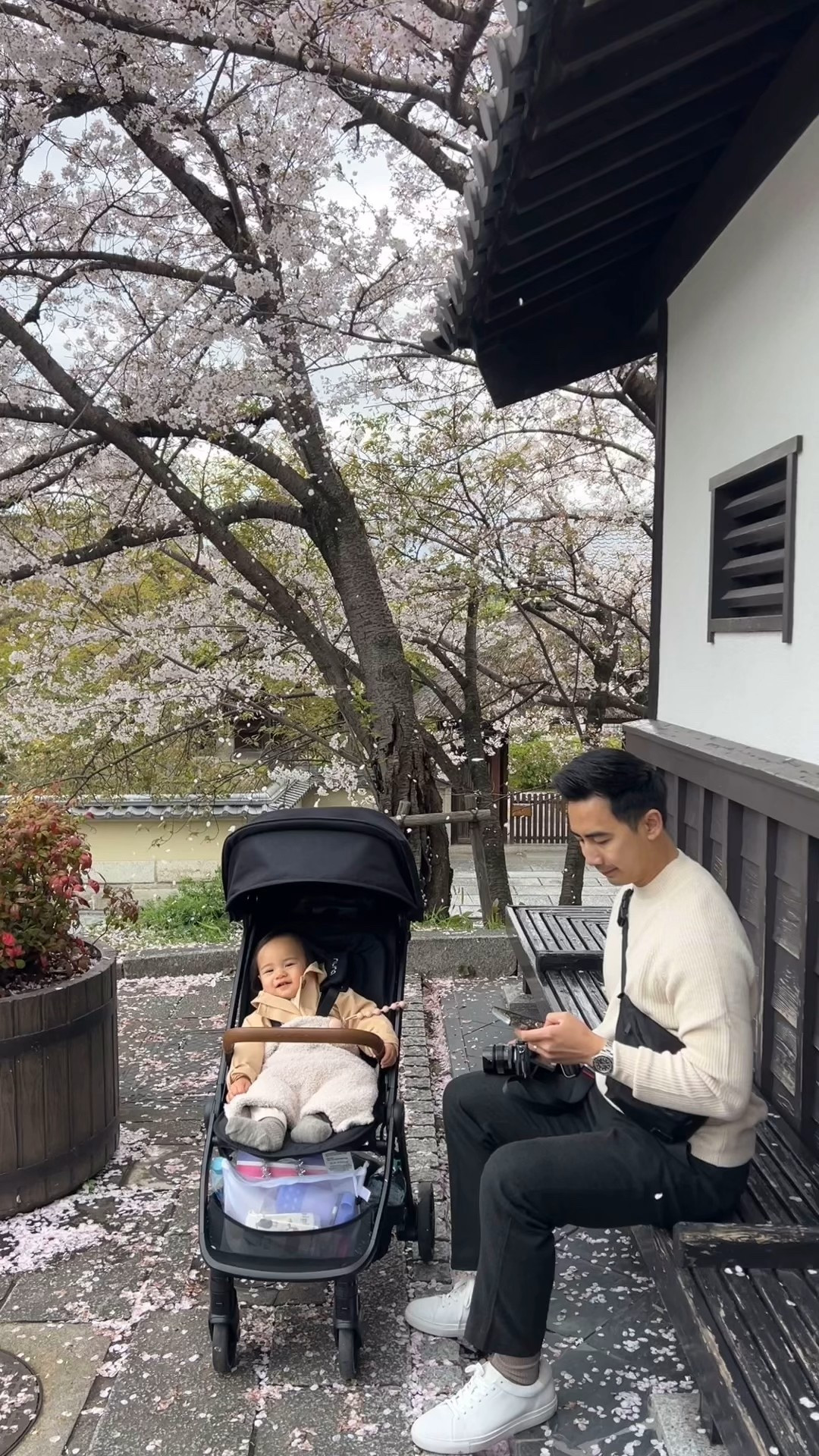 #EGPartner linking all our essentials for traveling internationally! if you’re thinking of traveling soon, make sure you check out the flash deals on @expedia which are dropping on 11/28, 12/1 and 12/2!! 

limited availability, while supplies last. see site on 11/28, 12/1 and 12/2. @expedia

@Expedia
 #paidlink 

#LTKTravel #LTKCyberWeek #LTKKids