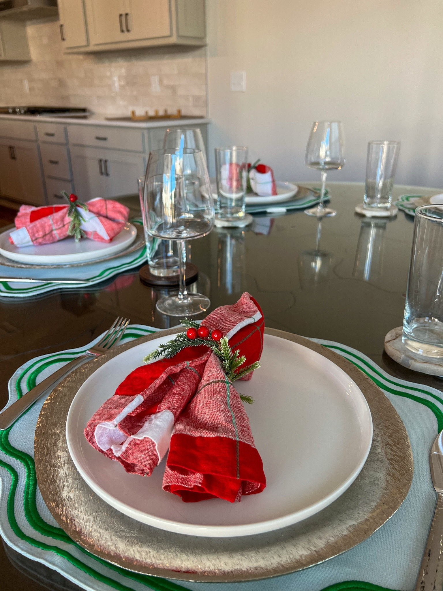 Dining table, Christmas placements, Christmas chargers, Christmas tablescape, Christmas hosting🎄

#LTKdayinmylife #LTKHoliday #LTKHome