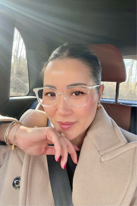 There’s just something so chic about clear frames! This is one of my favorite frames! Linking to these frames and my favorites at @walmart 🤓

#walmartpartner #walmartvision