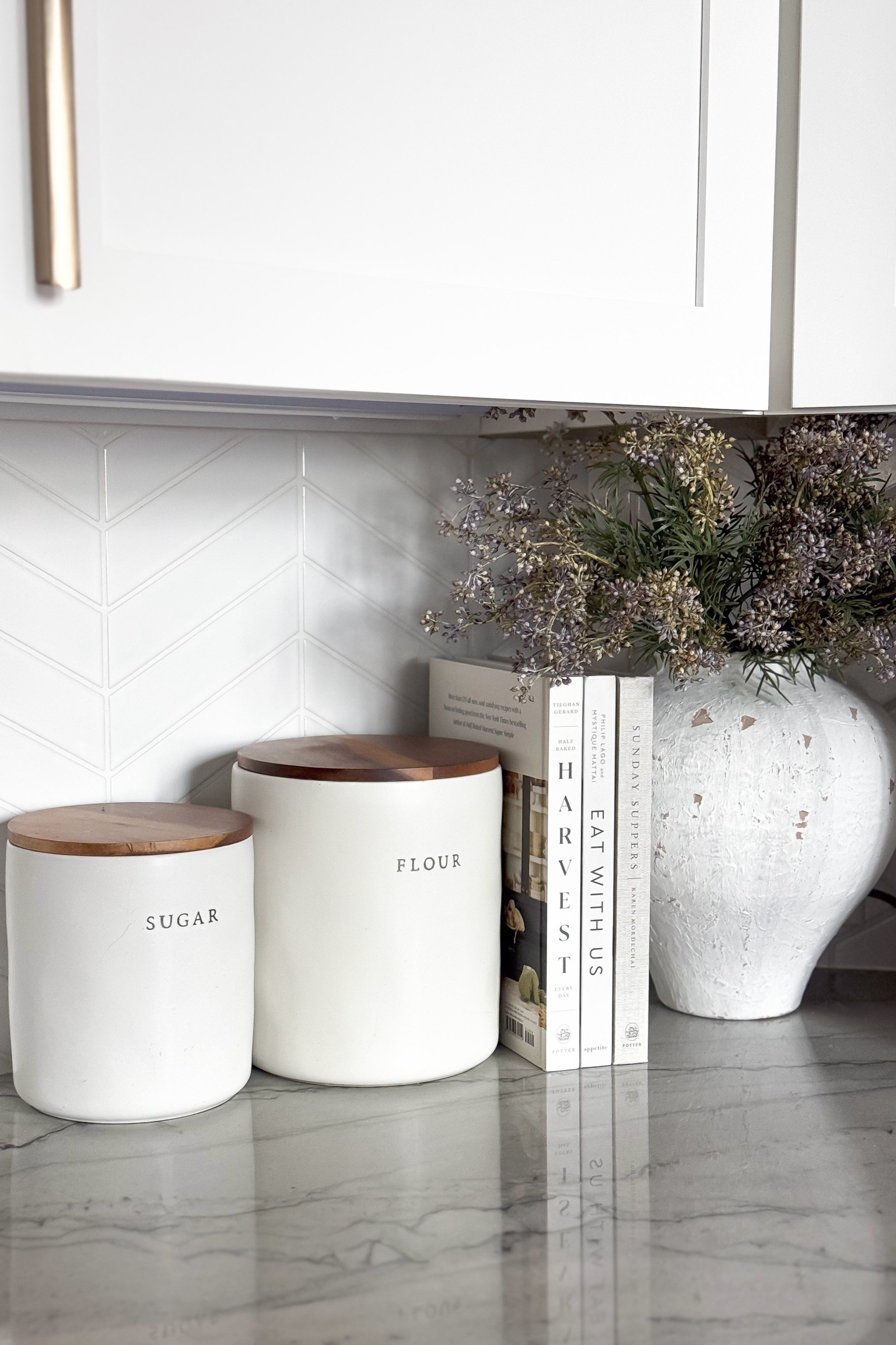 Gorgeous neutral kitchen countertop finds, say goodbye to a cluttered kitchen!

Home  Home decor  Home favorites  Kitchen  Kitchen essentials  Ceramic jar  Wood  Vase  Cookbook  Faux florals  Spring  Spring home  Seasonal home

#LTKstyletip #LTKhome #LTKSeasonal